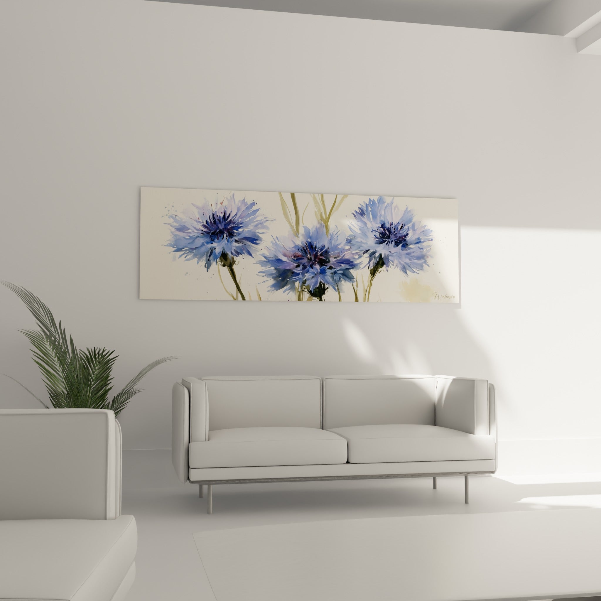Bouquet de bleuets bleu marine et ivoire suspendu au-dessus d'un canapé dans un salon lumineux