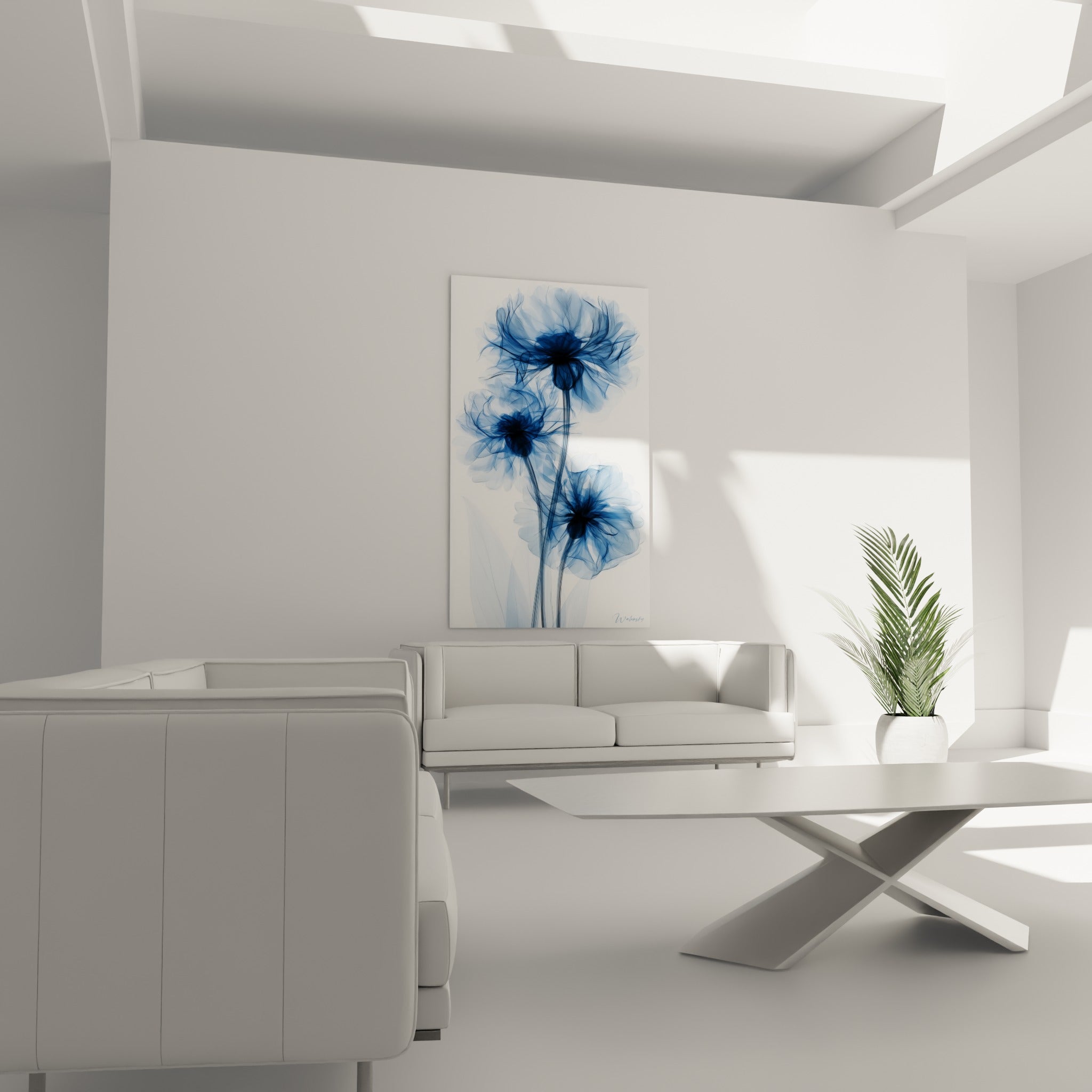 Bouquet de bleuets translucides bleu nuit et blanc pastel au-dessus d'un canapé dans un salon lumineux