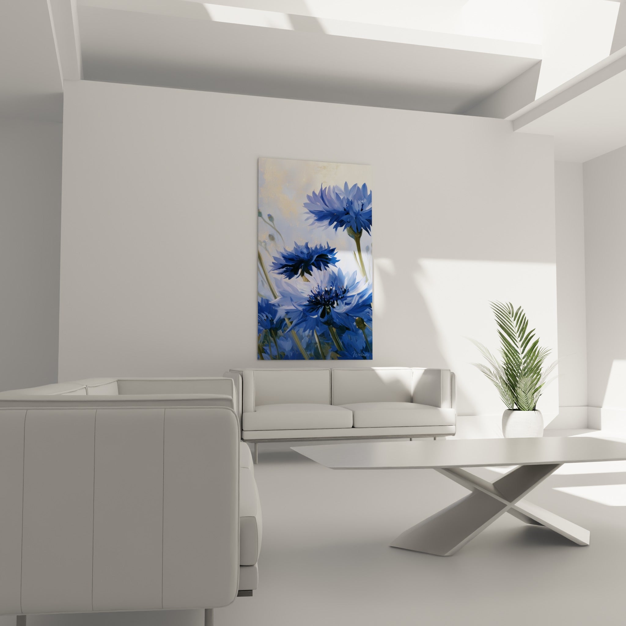 Bouquet de bleuets bleu et doré peint avec des tiges olive au-dessus d'un canapé dans un salon lumineux