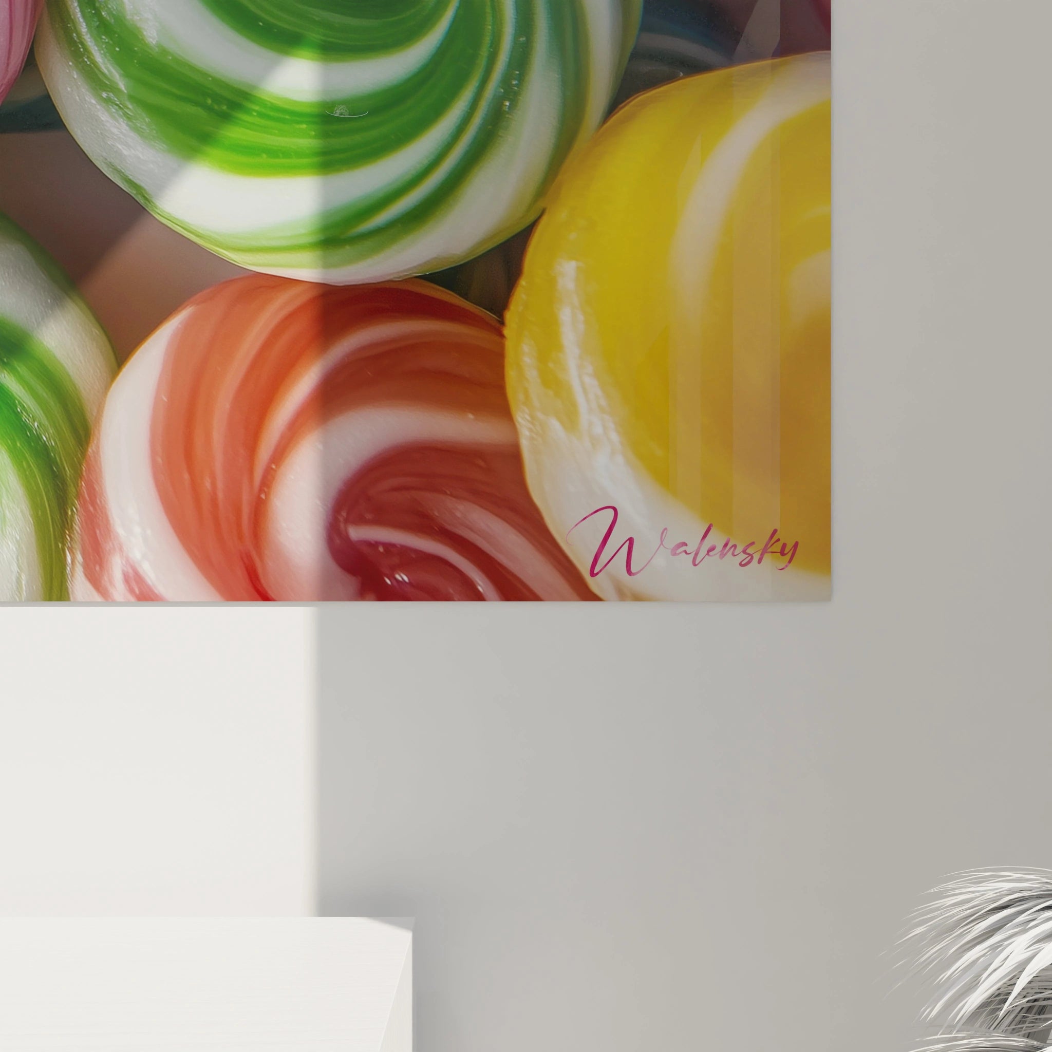 Un tableau bonbon composé de courbes fluides et dynamiques, aux teintes dominantes de jaune, vert et rouge, avec des nuances contrastées et un rendu brillant accentuant la profondeur visuelle.