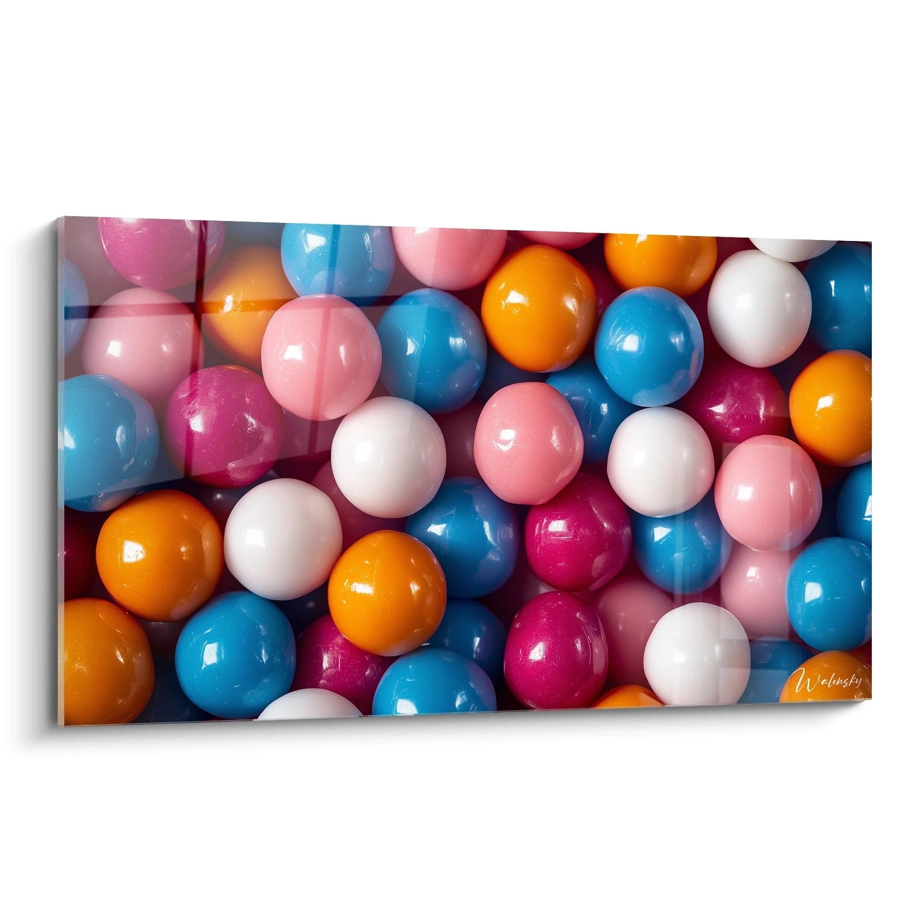 Un tableau bonbon montrant un assemblage dense de sphères brillantes en rose, bleu, orange et blanc, avec une texture lisse et des reflets lumineux sur fond clair.