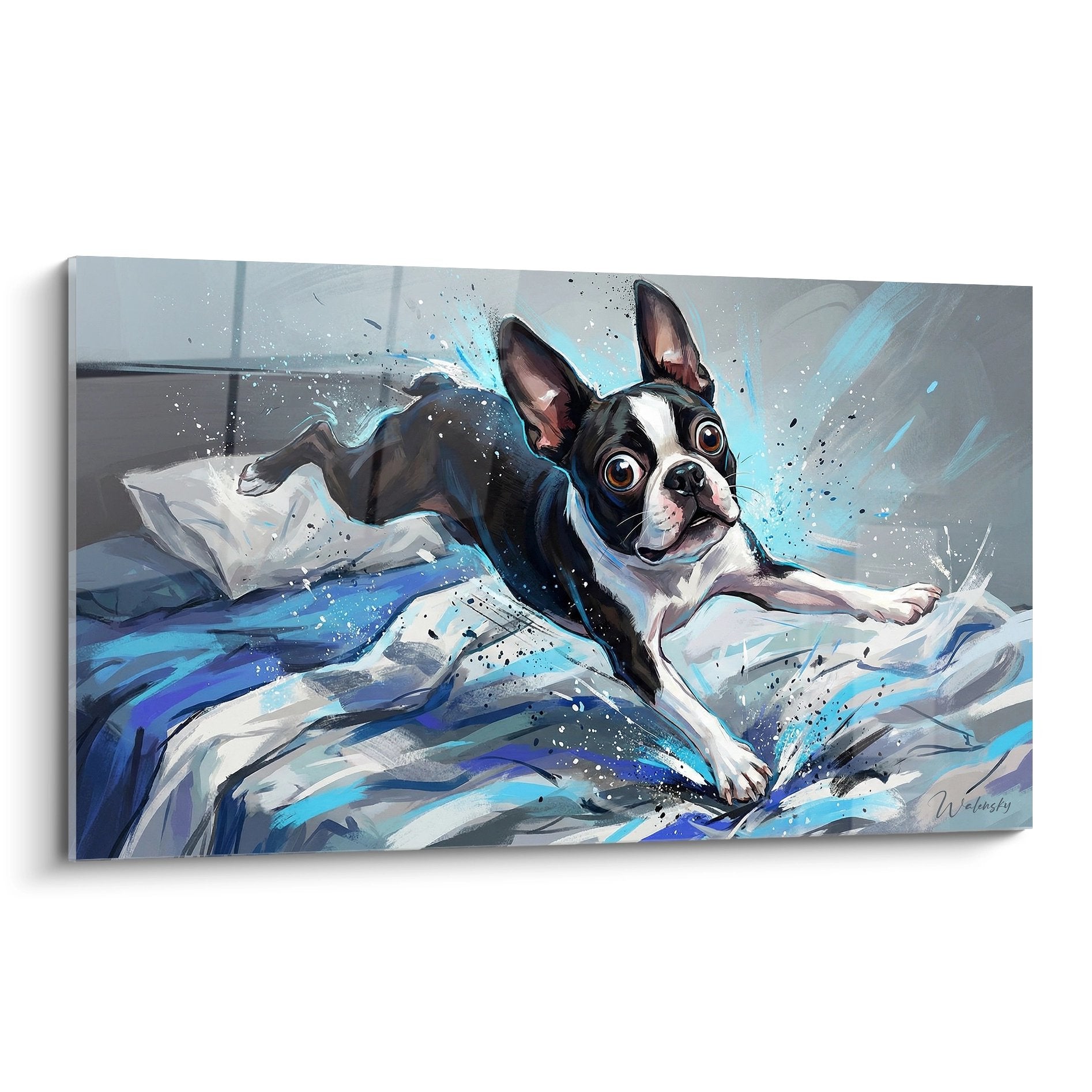 Tableau Boston Terrier noir et blanc allongé sur lit aux tons bleus et blancs style artistique moderne