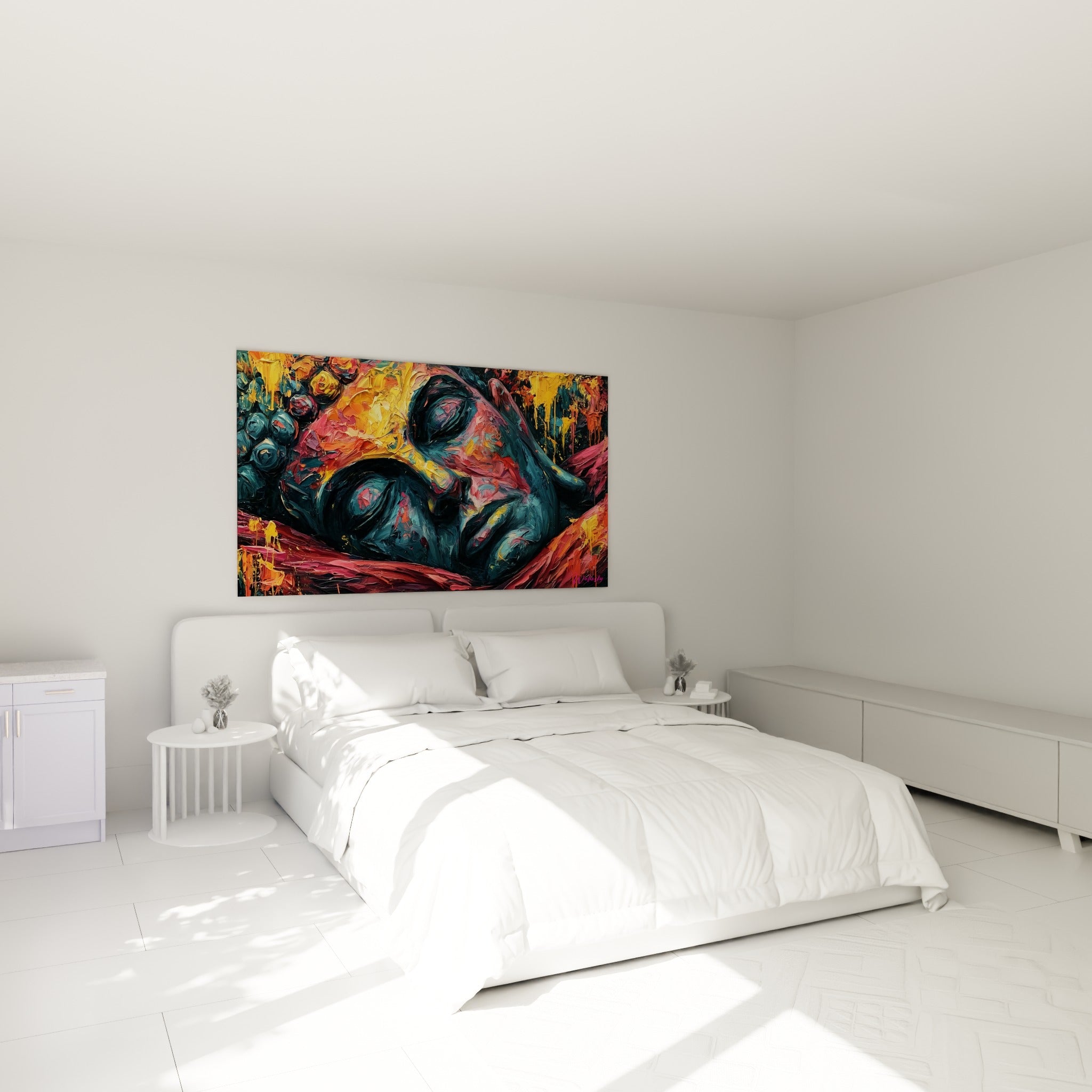 Deux visages enlacés en bleu et doré, tableau Bouddha au-dessus d'un lit dans une chambre claire