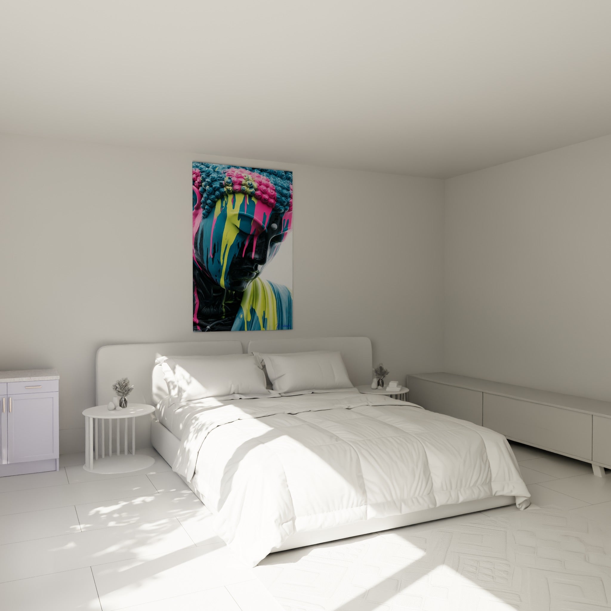 Méditation figée dans un Bouddha jaune et bleu pétrole, accrochée au-dessus d'un lit dans une chambre claire.