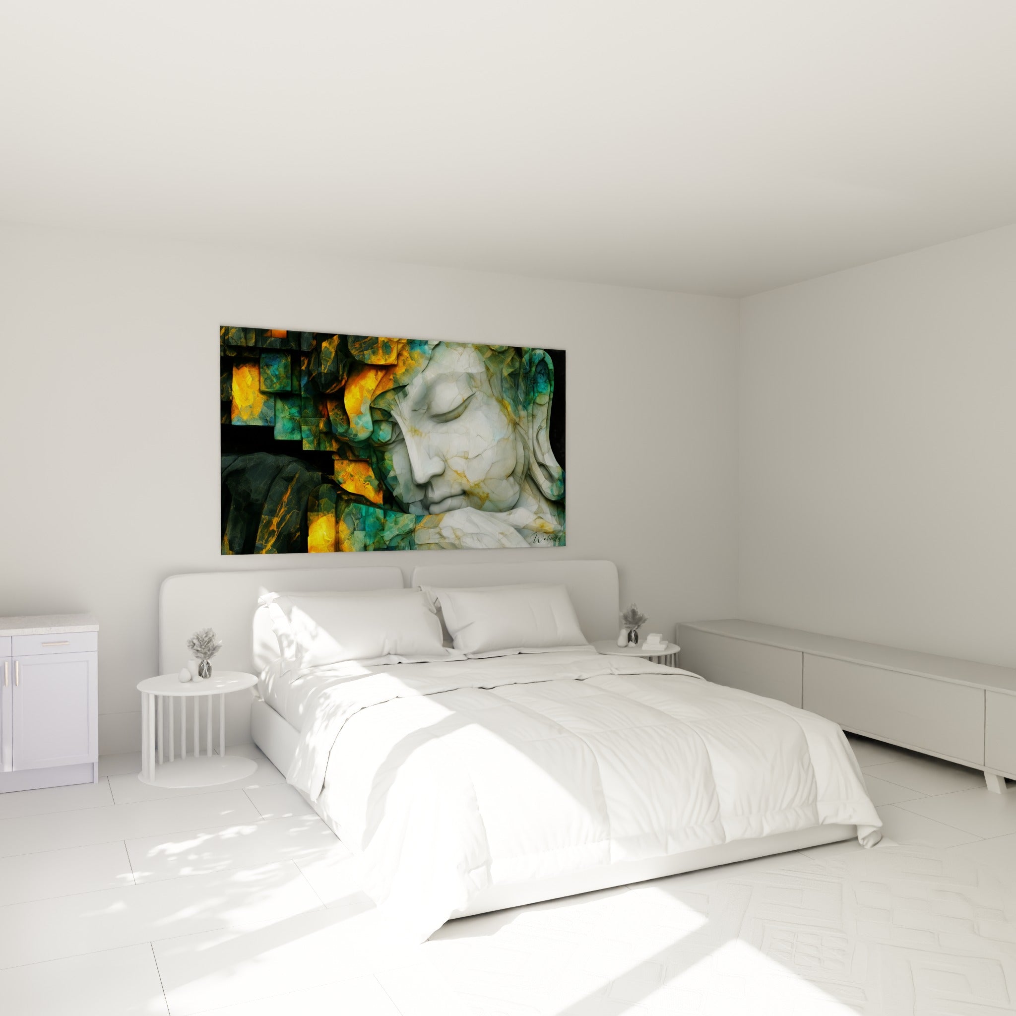 Bouddha méditant en marbre blanc et doré, accroché au-dessus d'un lit dans une chambre claire