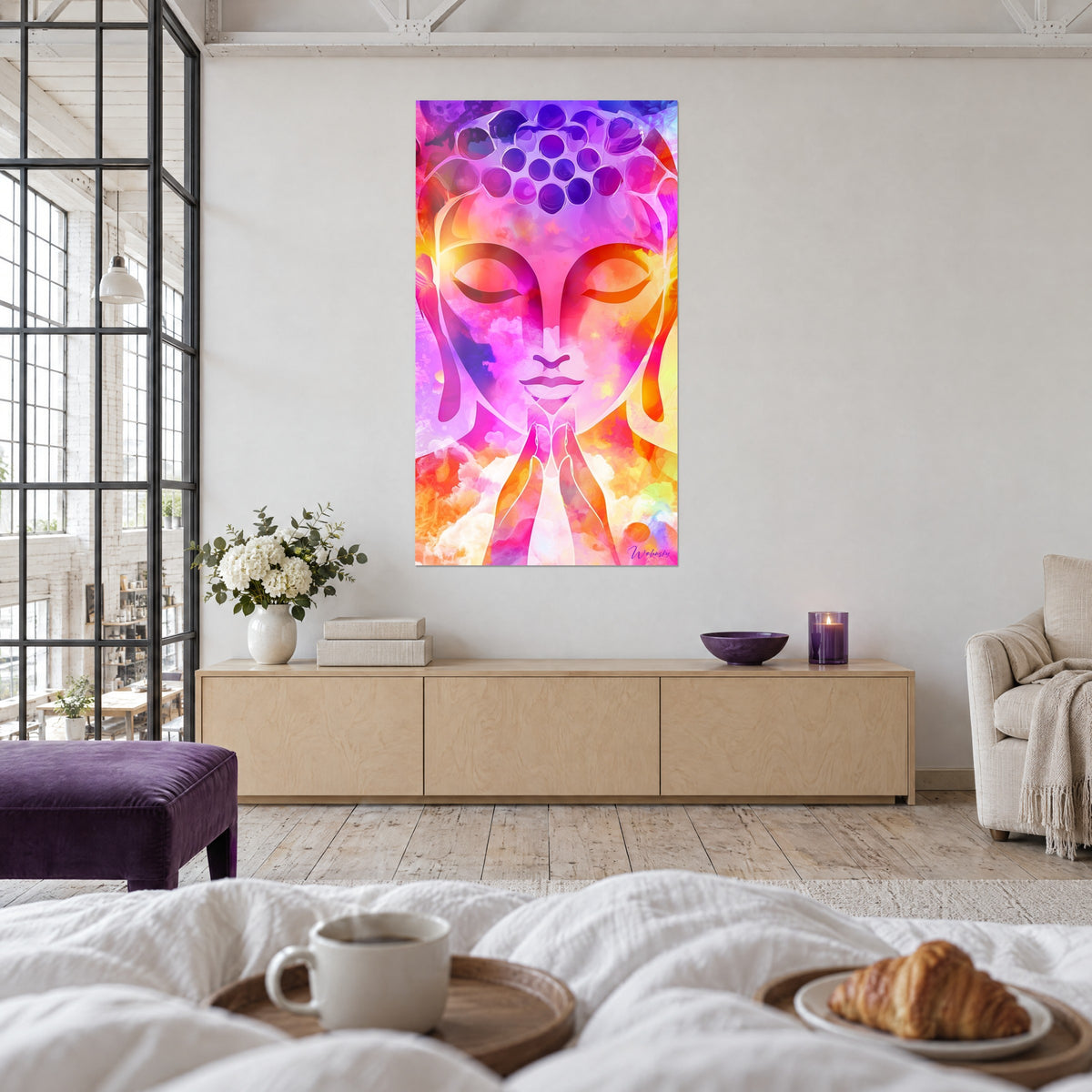 Quadro testa serena ornata di bolle viola, rosa e arancio, di fronte a un letto bianco con coperte stropicciate, sopra un letto in una camera luminosa