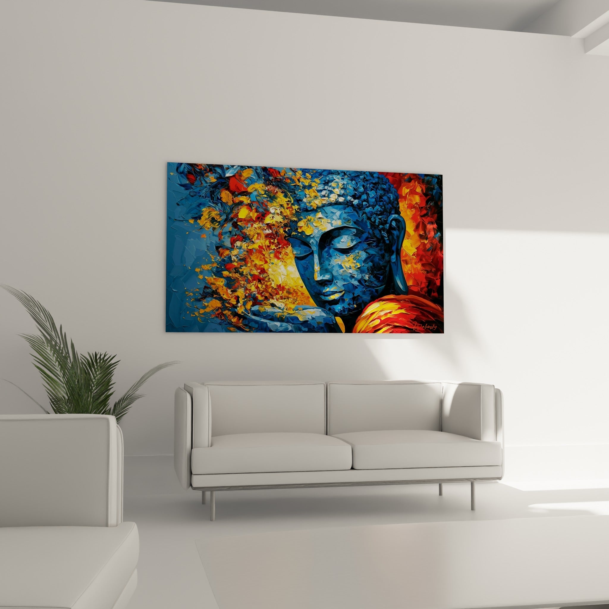 Visage du Bouddha en bleu profond et rouge fauve, au-dessus d'un canapé dans un salon lumineux