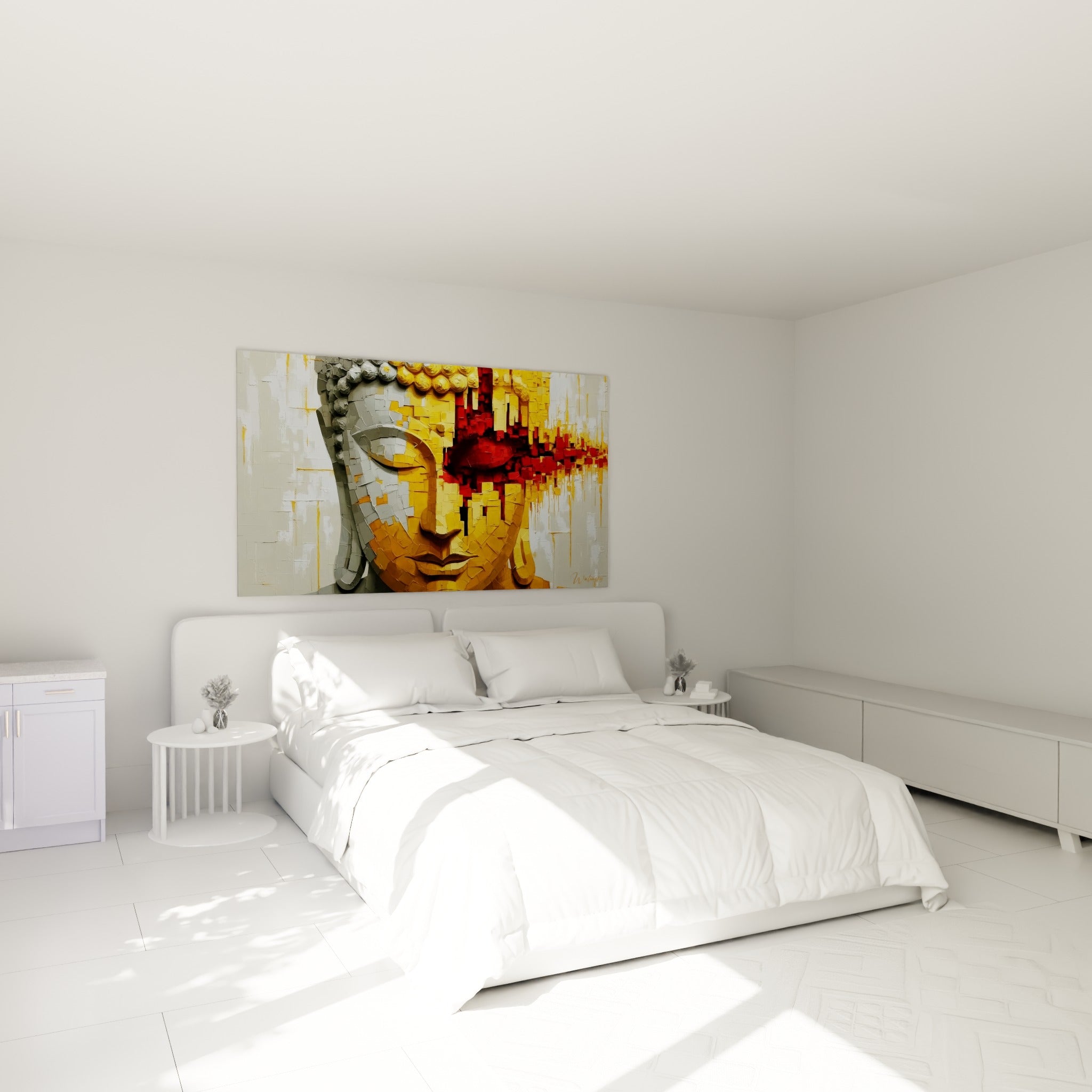 Visage de Bouddha doré et gris, strié de rouge, au-dessus d'un lit dans une chambre claire