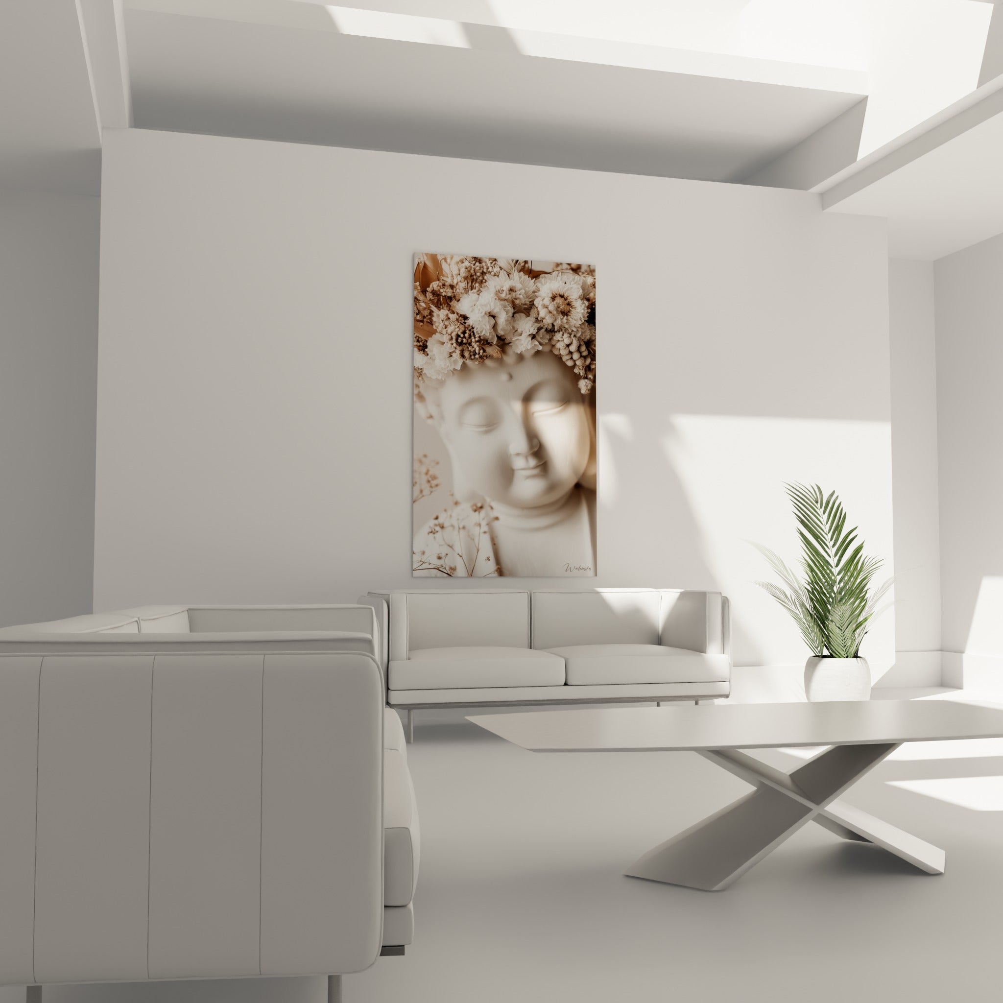 Statue de Bouddha blanche couronnée de fleurs crème, suspendue au-dessus d'un canapé dans un salon lumineux