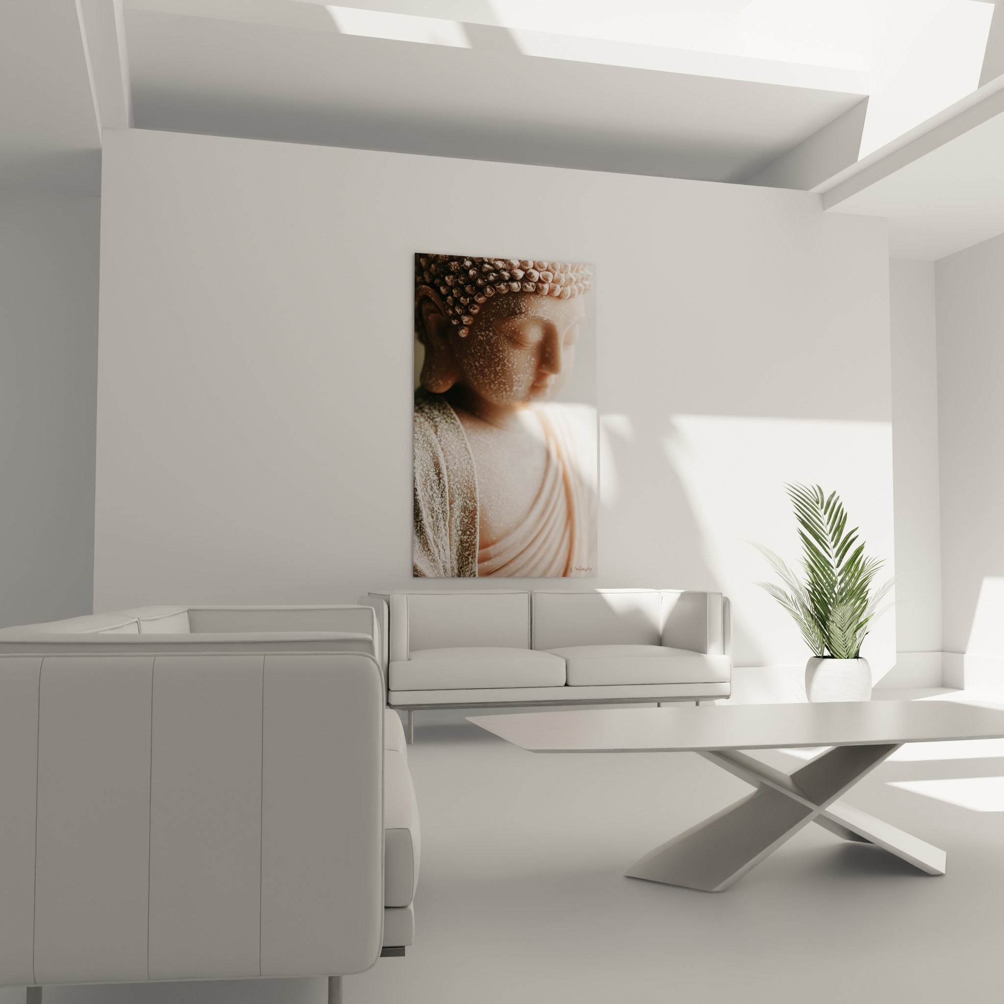 Statue de Bouddha aux tons terracotta et beige, disposée au-dessus d'un canapé dans un salon lumineux