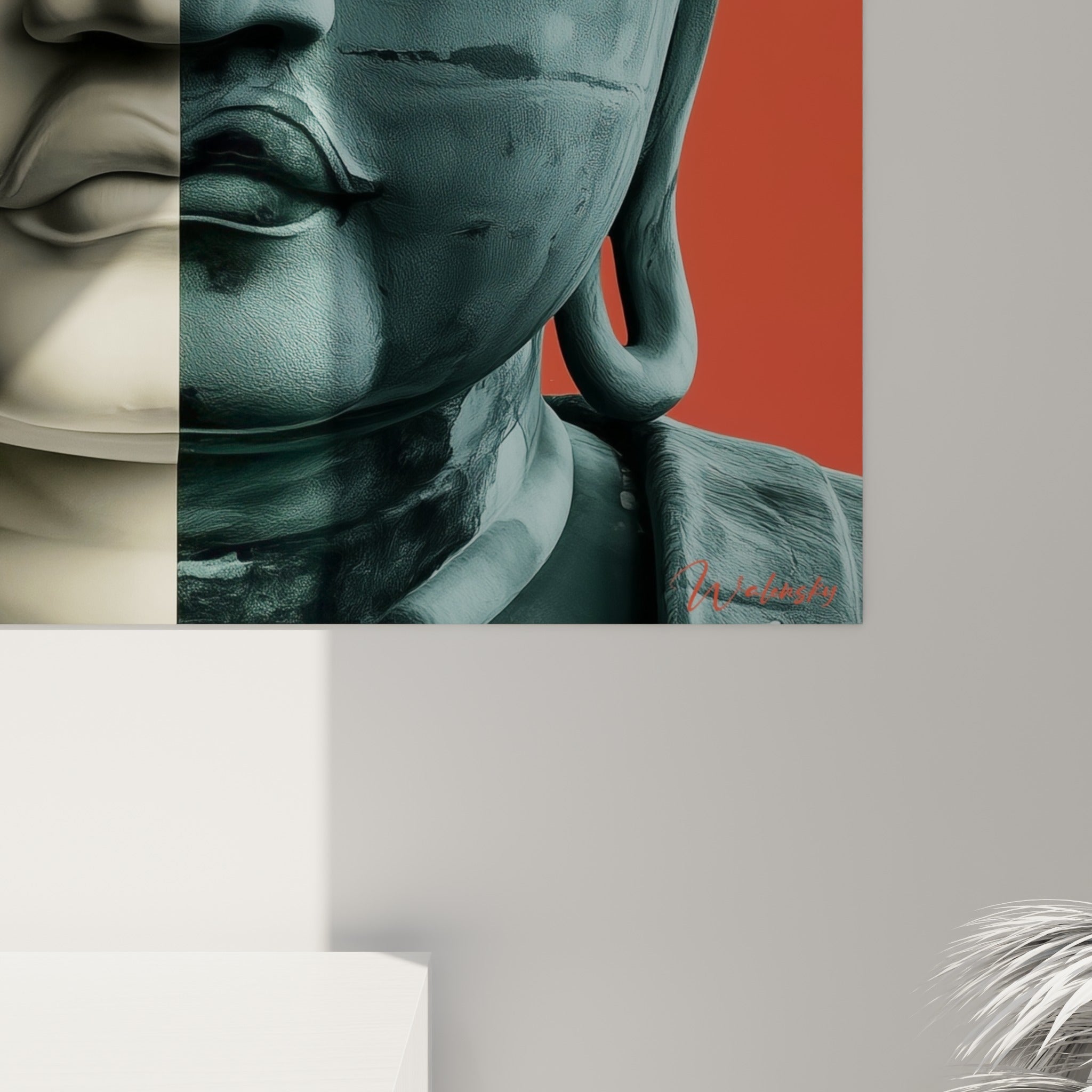 Empâtements et coulures orangées visibles sur la texture pierre et bronze du visage de Bouddha en gros plan