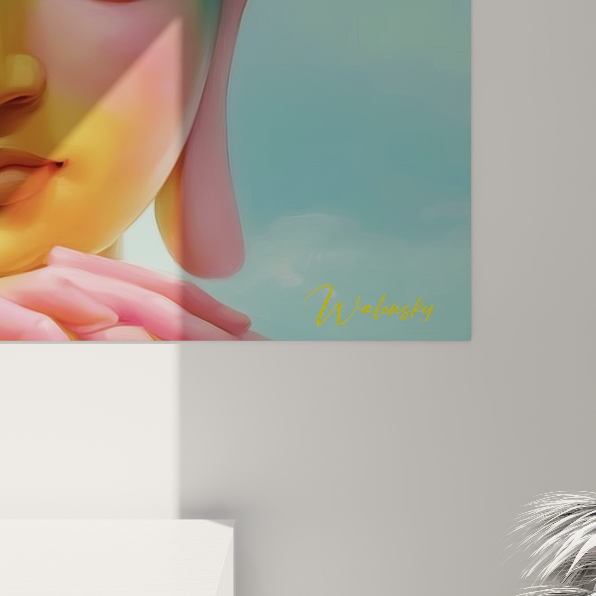 Empâtements colorés en rose, blanc et bleu marine formant la chevelure florale texturée de ce Bouddha