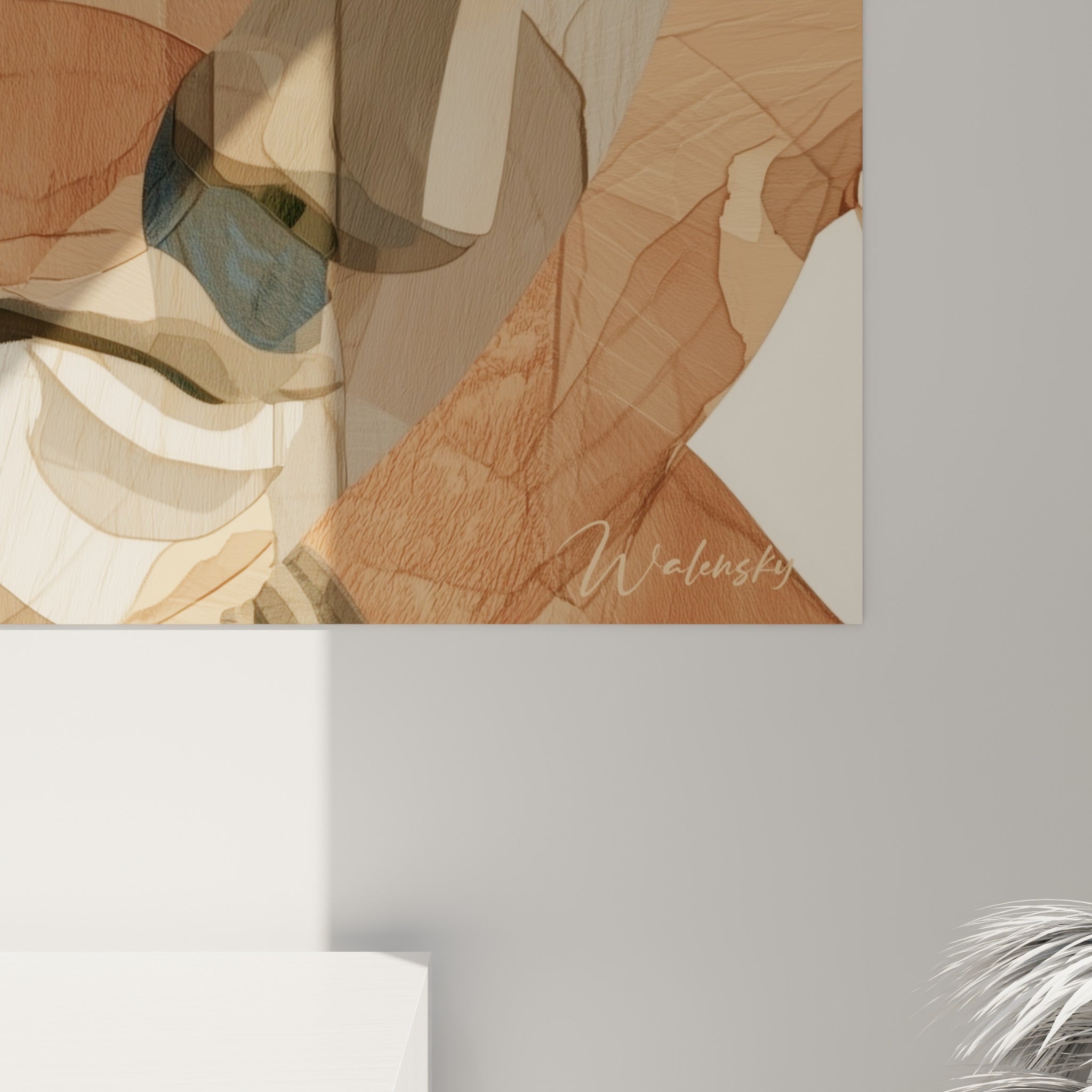 Détails des lignes graphiques et textures veinées du visage ocre et bleu foncé de ce Bouddha peint