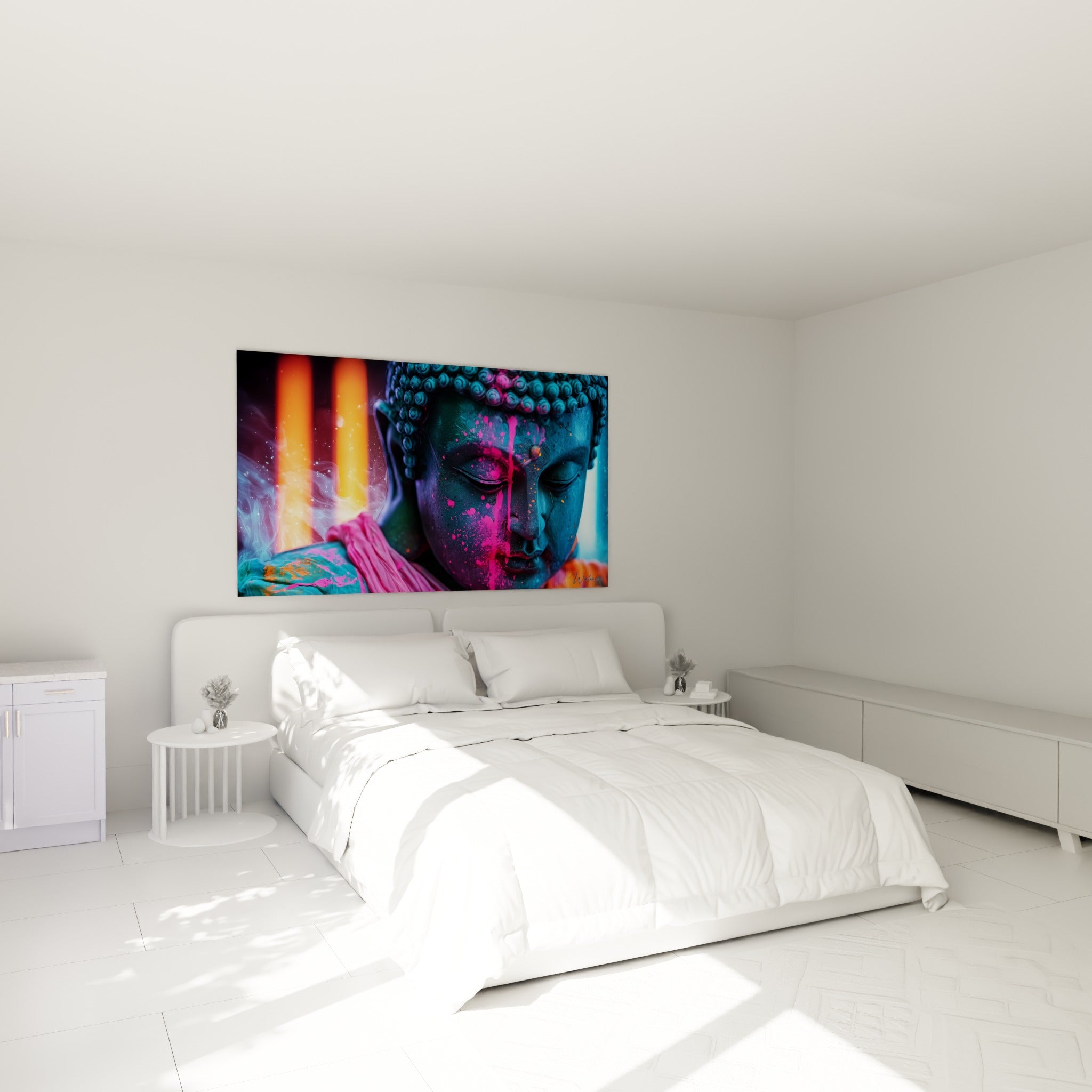 Sculpture de Bouddha turquoise et fuchsia au-dessus d'un lit dans une chambre claire