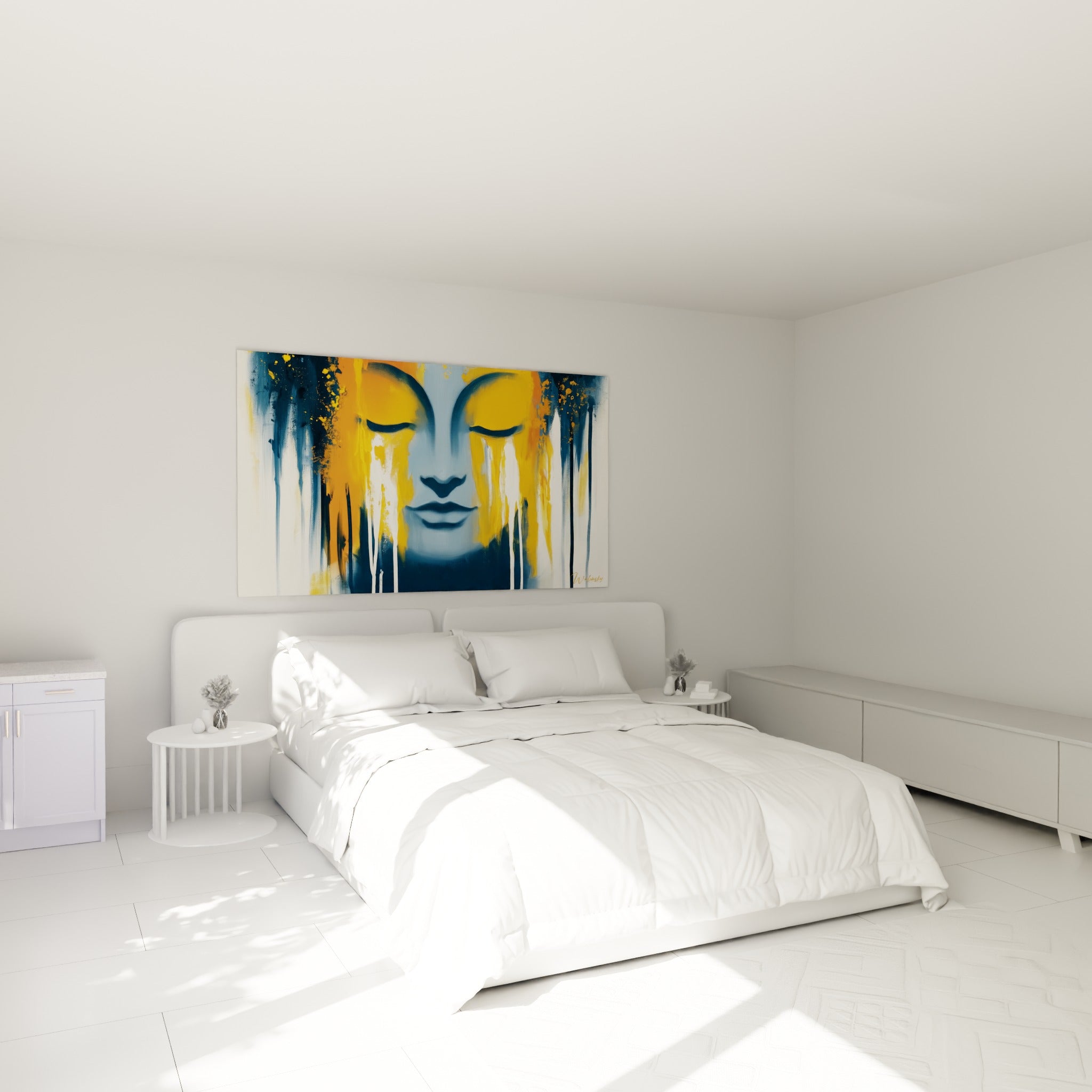 Visage bouddhiste bleu marine et doré aux larmes ocre, au-dessus d'un lit dans une chambre claire