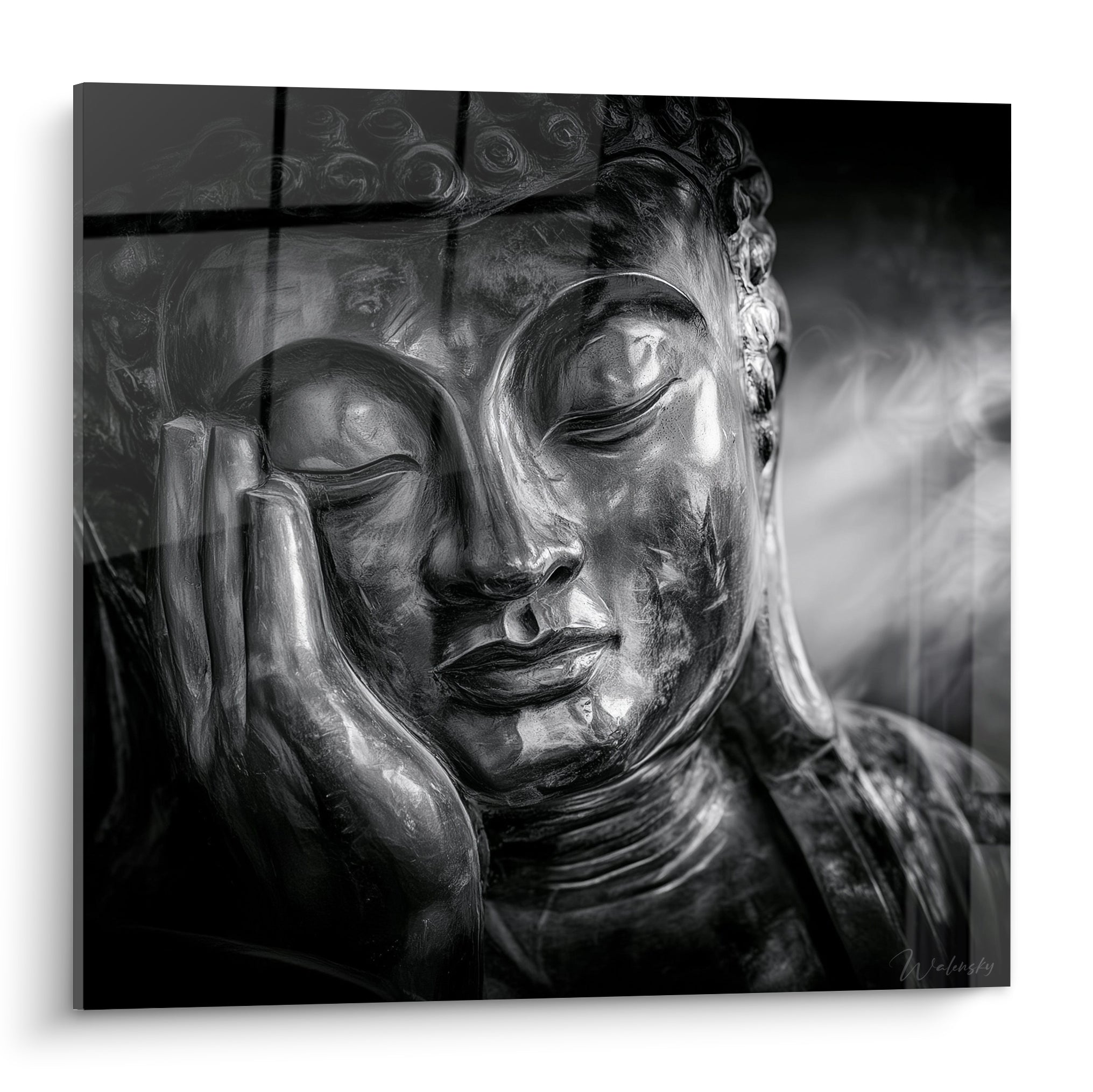 Statue de Bouddha noire et argentée, visage serein, main posée sur la joue en méditation