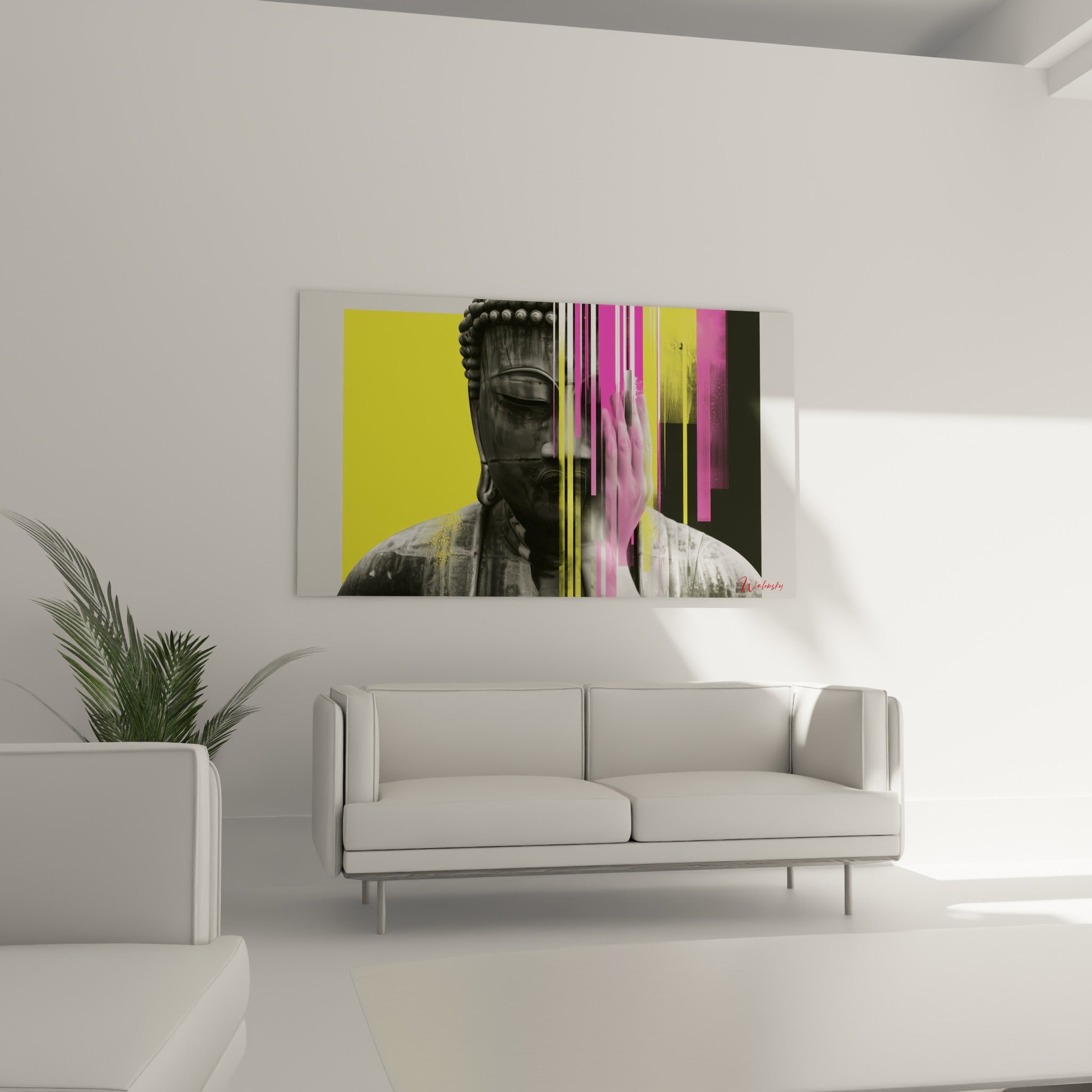 Visage de Bouddha gris strié de jaune et rose vif au-dessus d'un canapé dans un salon lumineux