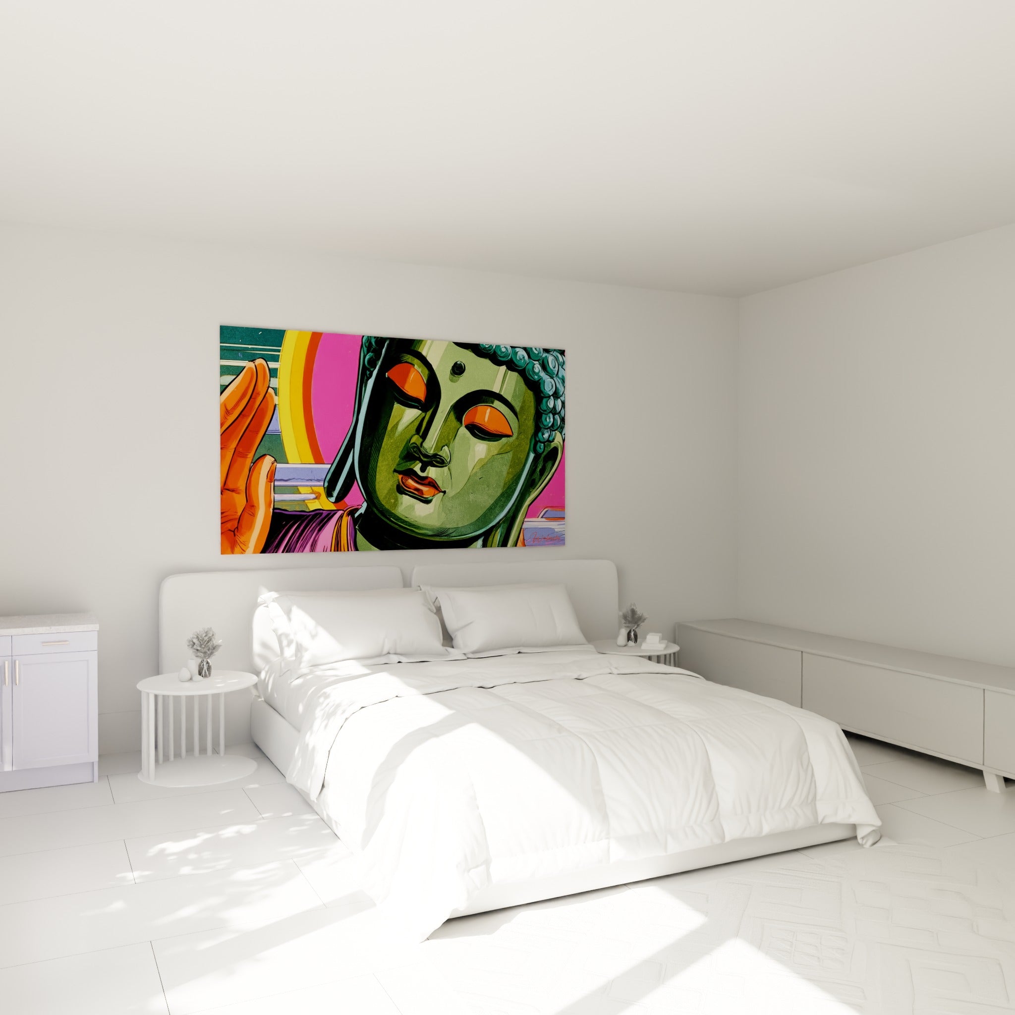 Visage serein du Bouddha vert et orange vif au-dessus d'un lit dans une chambre claire