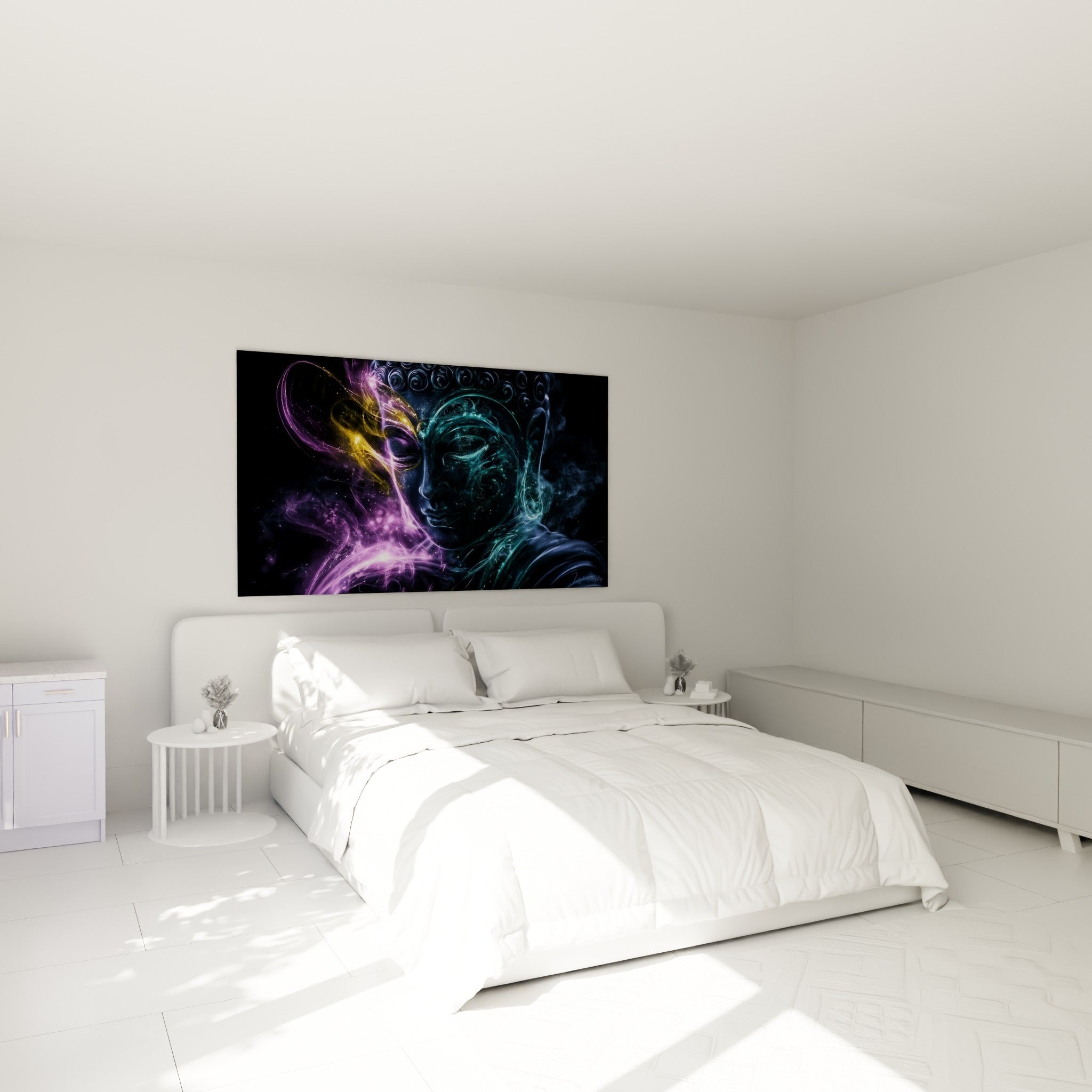 Sérénité turquoise du visage de Bouddha entouré de volutes violettes, accrochée au-dessus d'un lit dans une chambre claire