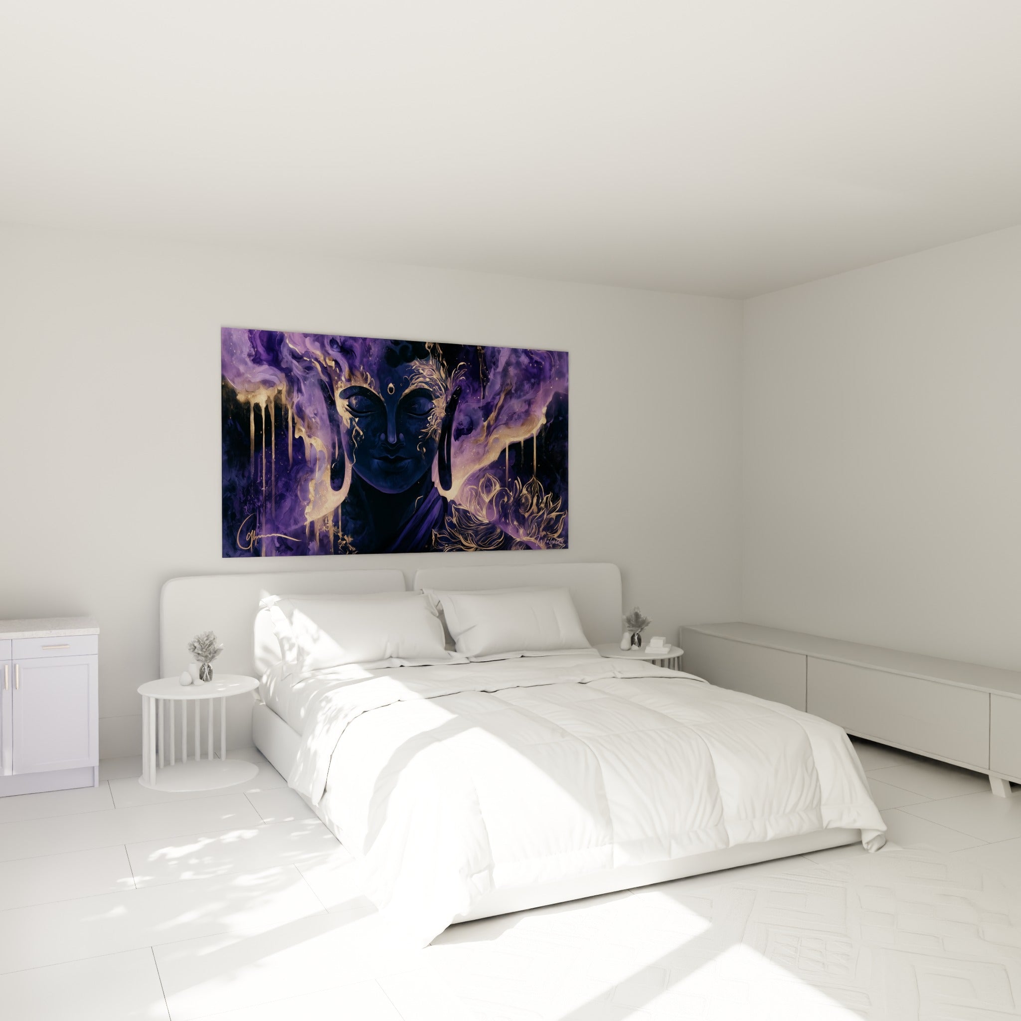 Bouddha serein aux teintes violettes et dorées, au-dessus d'un lit dans une chambre claire
