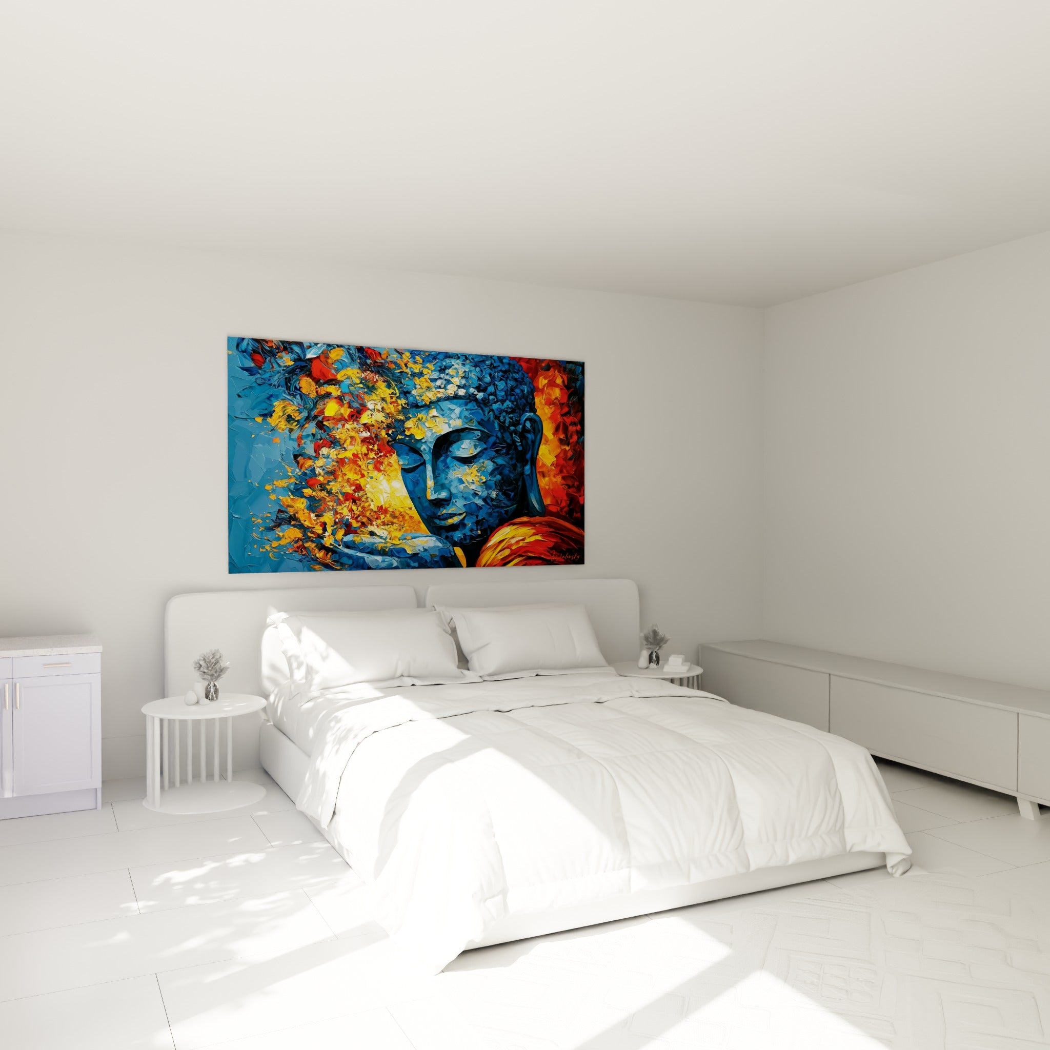 Sérénité bleue et dorée du Bouddha en méditation, au-dessus d'un lit dans une chambre claire