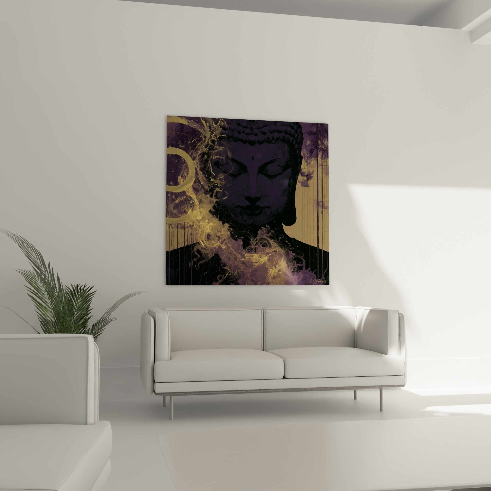 Méditation du Bouddha sculptée en tons violets et ocre, au-dessus d'un canapé dans un salon lumineux