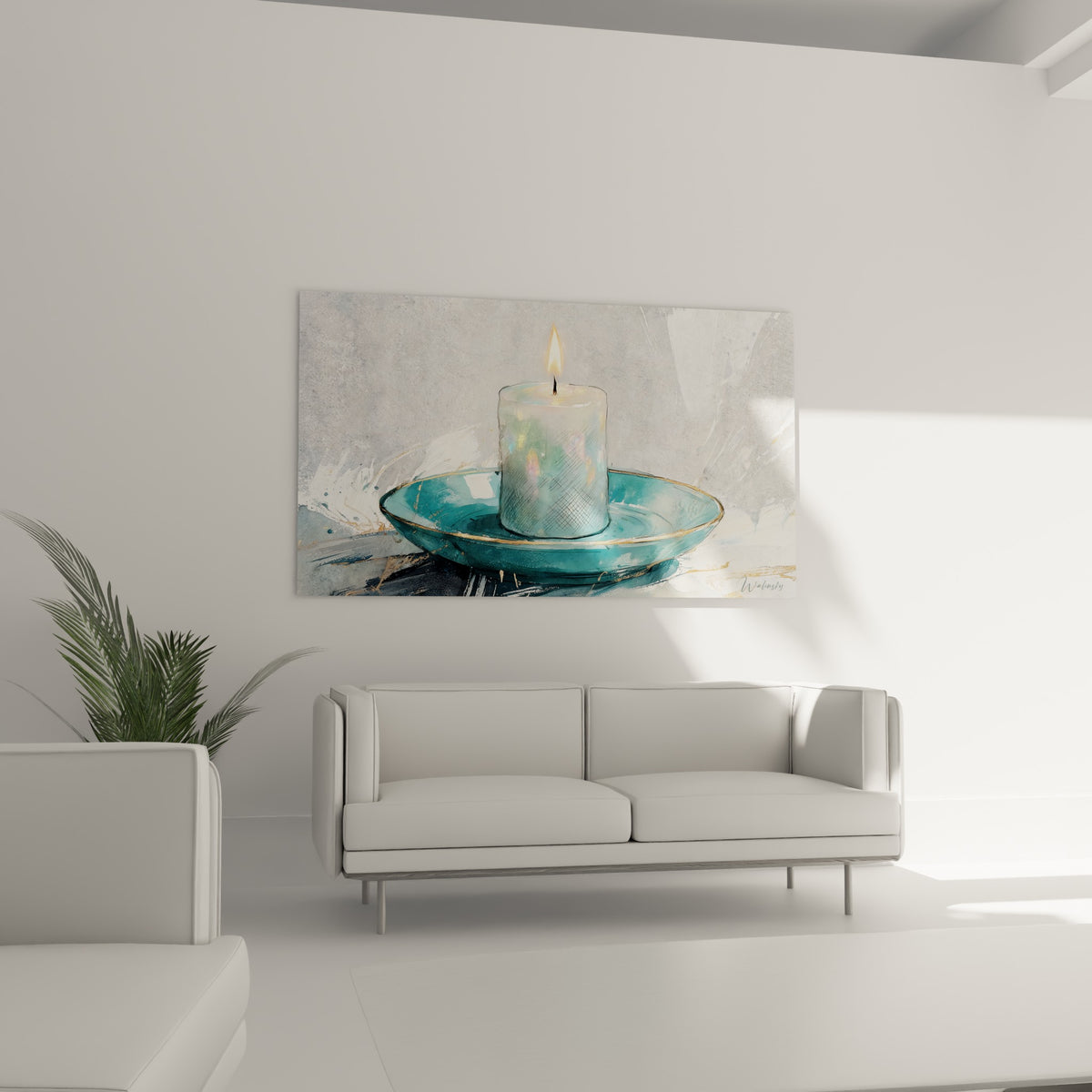 Coupelle turquoise cerclée d'or portant une bougie allumée au-dessus d'un canapé dans un salon lumineux