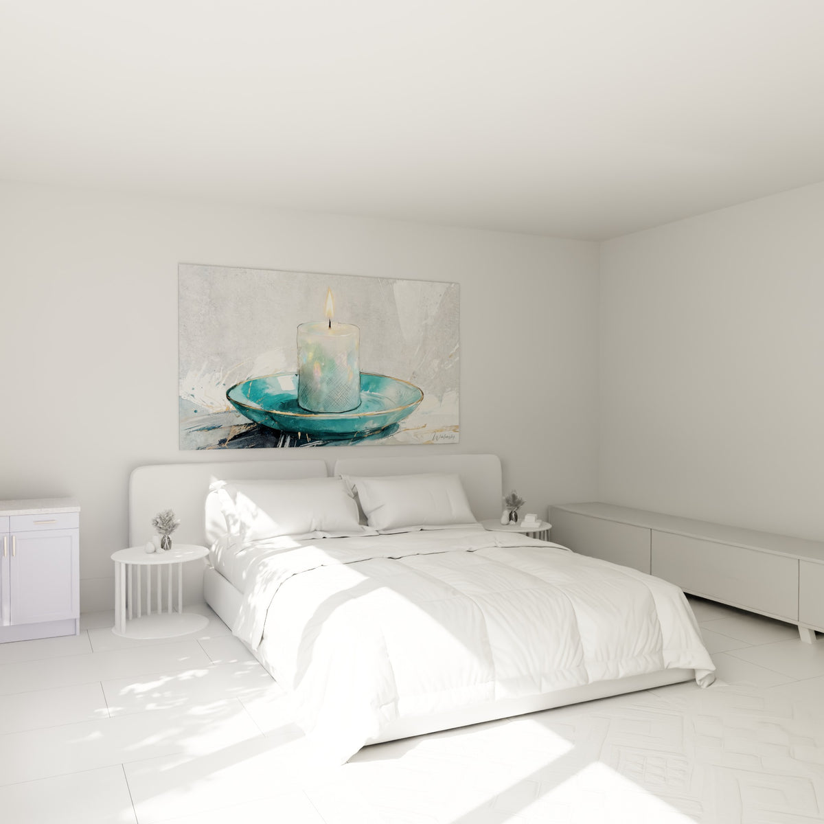 Flamme dorée d'une bougie turquoise peinte au-dessus d'un lit dans une chambre claire