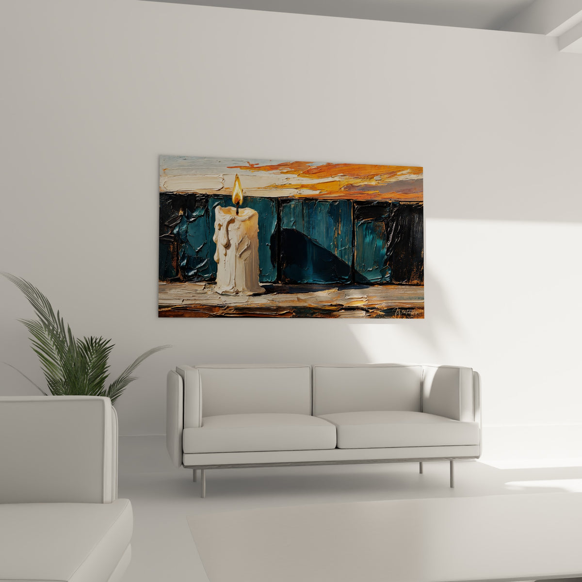 Cire blanche épaisse d'une bougie allumée, tons bleu pétrole et orangé, au-dessus d'un canapé dans un salon lumineux.