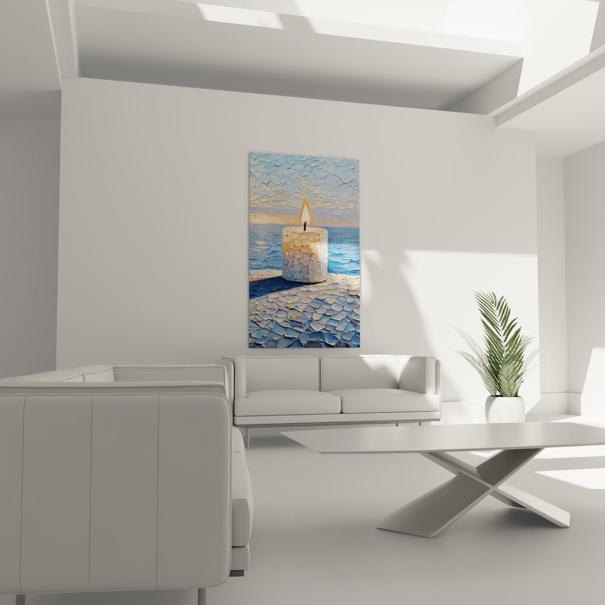 Cire blanche texturée et ciel bleu pastel d'une bougie allumée, au-dessus d'un canapé dans un salon lumineux