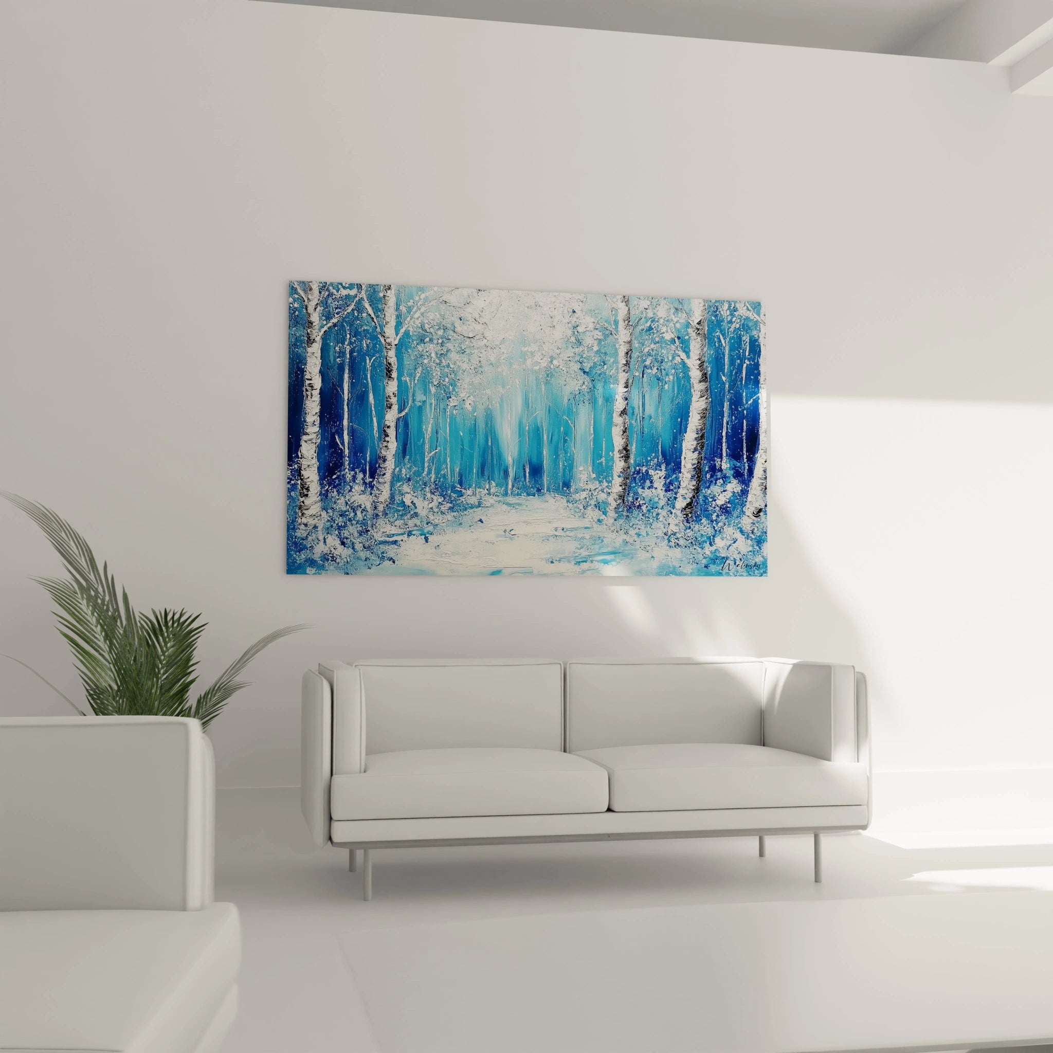 Tableau forêt Walensky avec peinture bleue et blanche accroché au-dessus d'un canapé moderne blanc