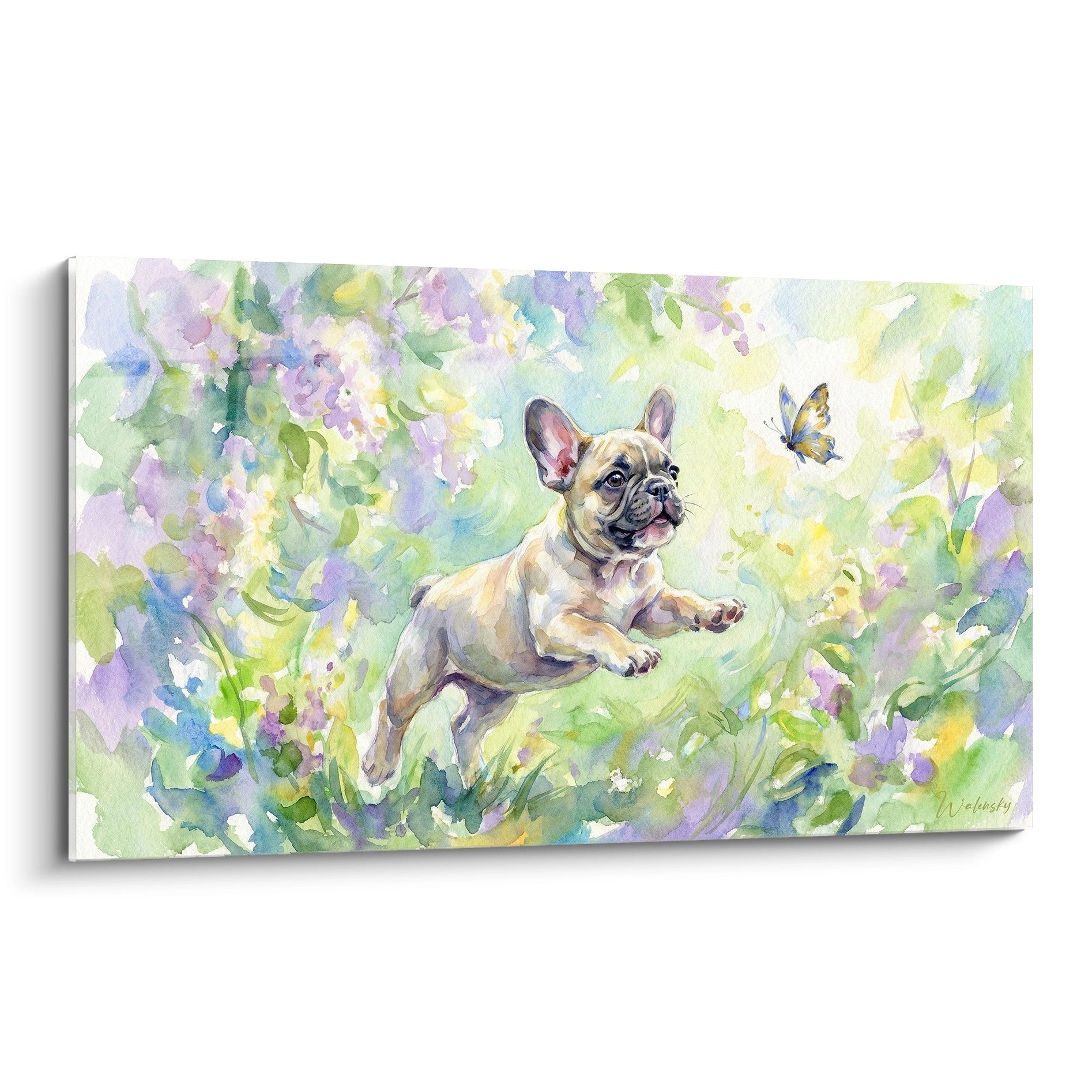Aquarellgemälde französische Bulldogge creme springend blumiger Garten Pastelltöne lila mit Schmetterling