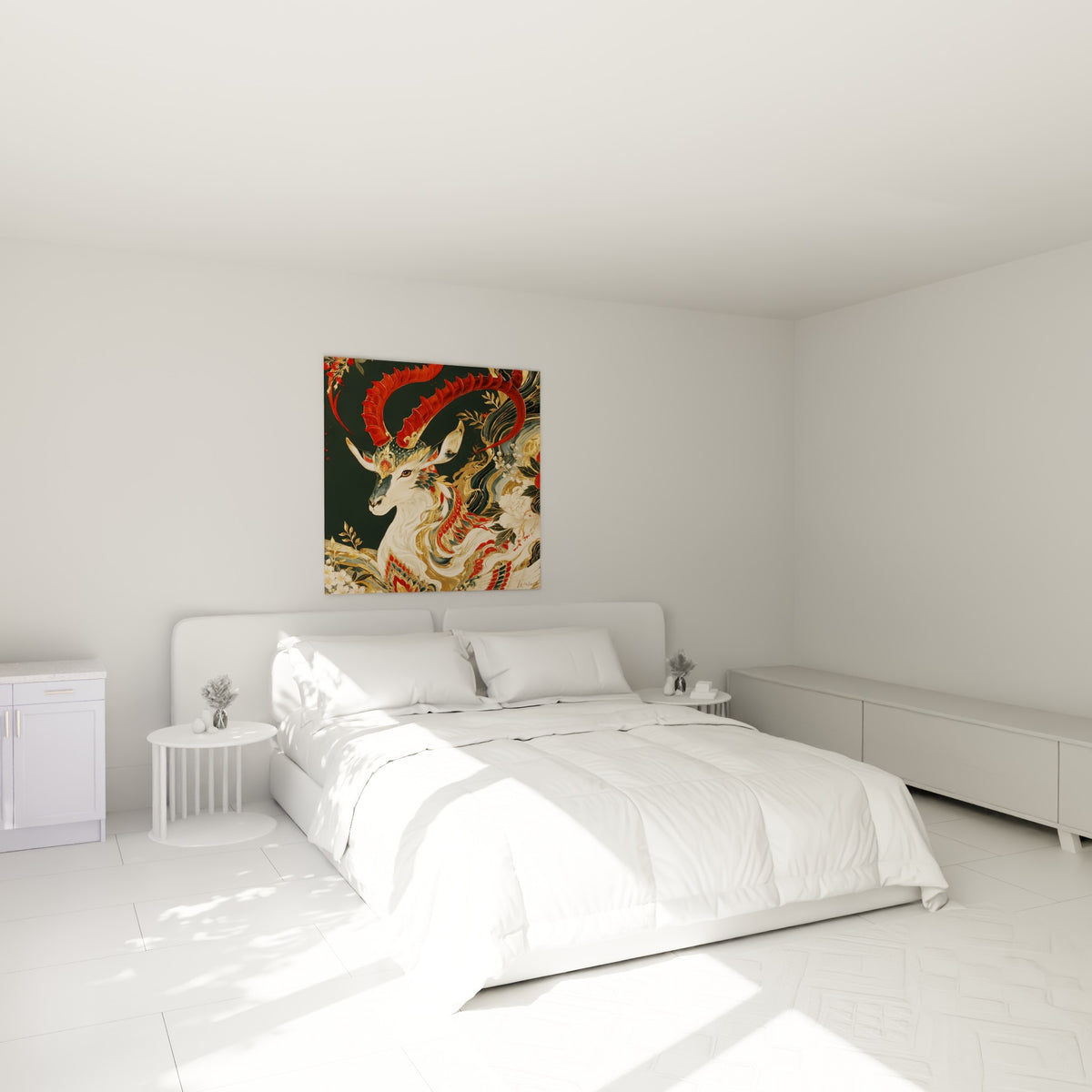 Créature mythique au pelage ivoire et cornes rouges au-dessus d'un lit dans une chambre claire