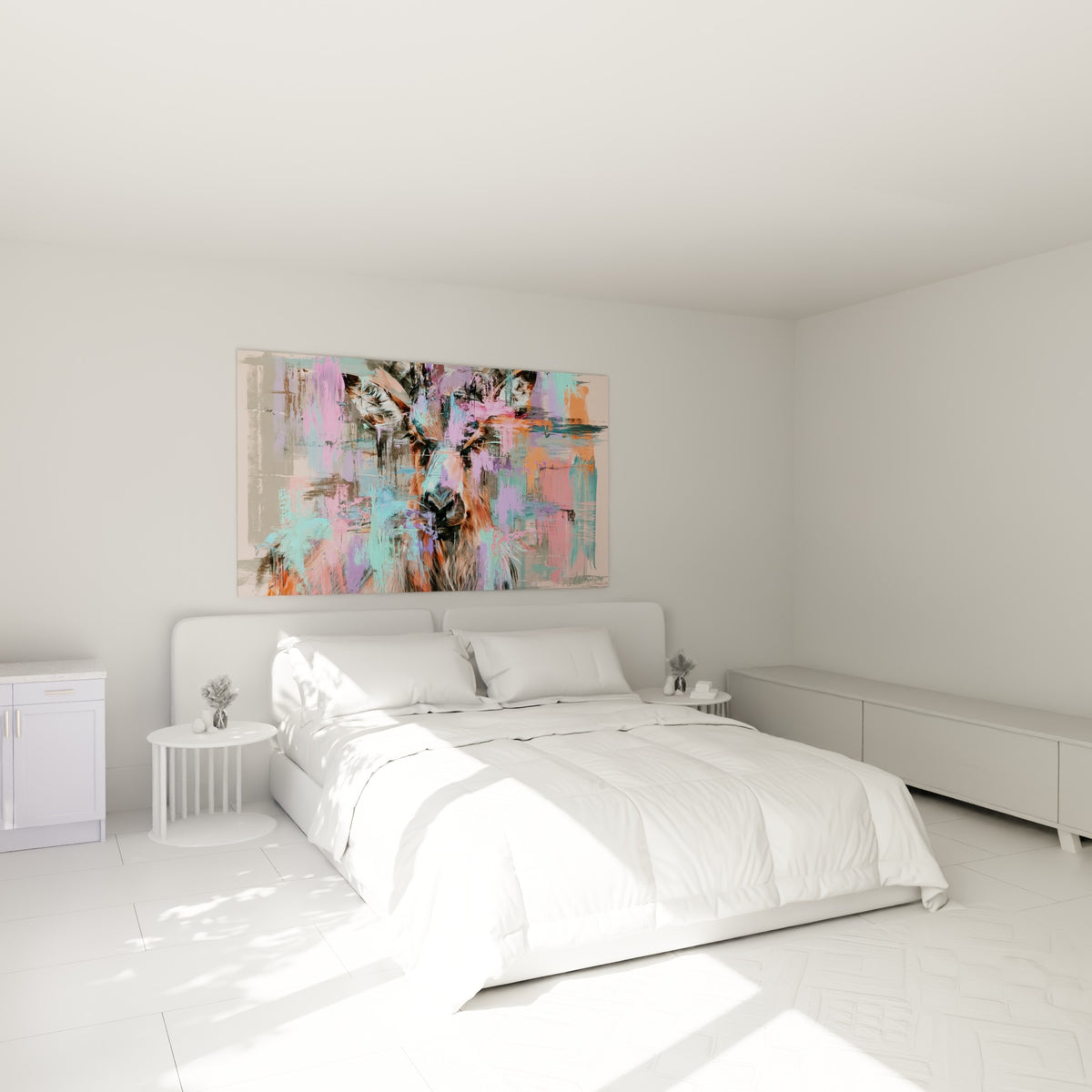 Regard perçant du Bouquetin fauve et turquoise, au-dessus d'un lit dans une chambre claire
