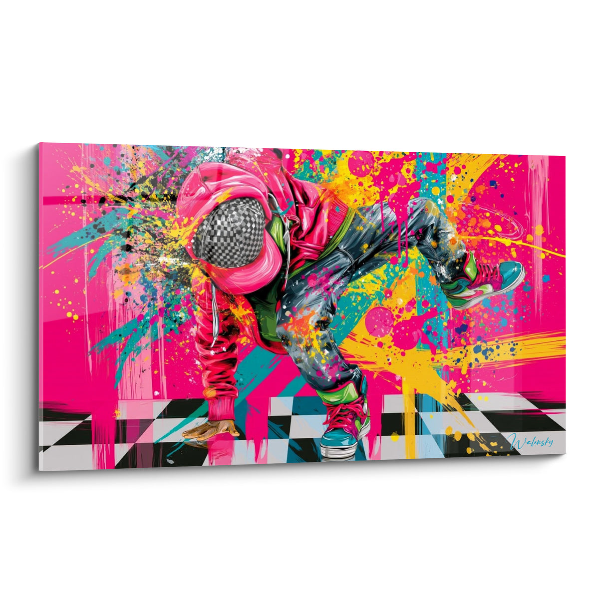 Danseur breakdance en appui, veste rose et casque damier, fond fuchsia éclaboussé de jaune
