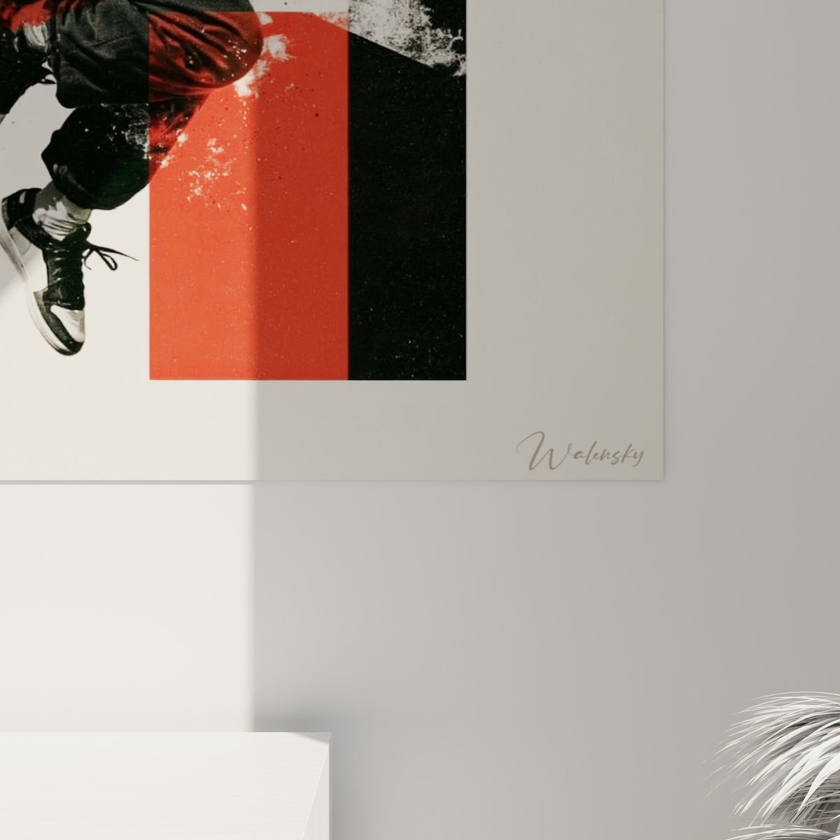 Détail de la toile breakdance montrant les éclaboussures rouges et la texture granuleuse du noir profond