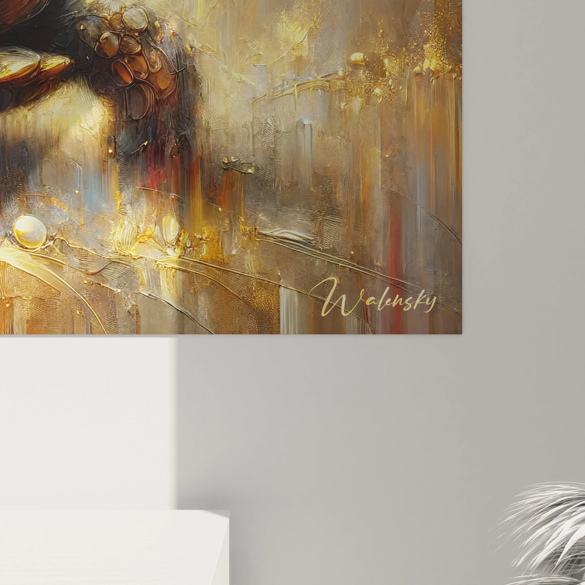 En gros plan, ce tableau tortue terrestre révèle des reflets dorés et une carapace détaillée. La technique artistique unique donne une impression de mouvement éthéré et de richesse texturale.