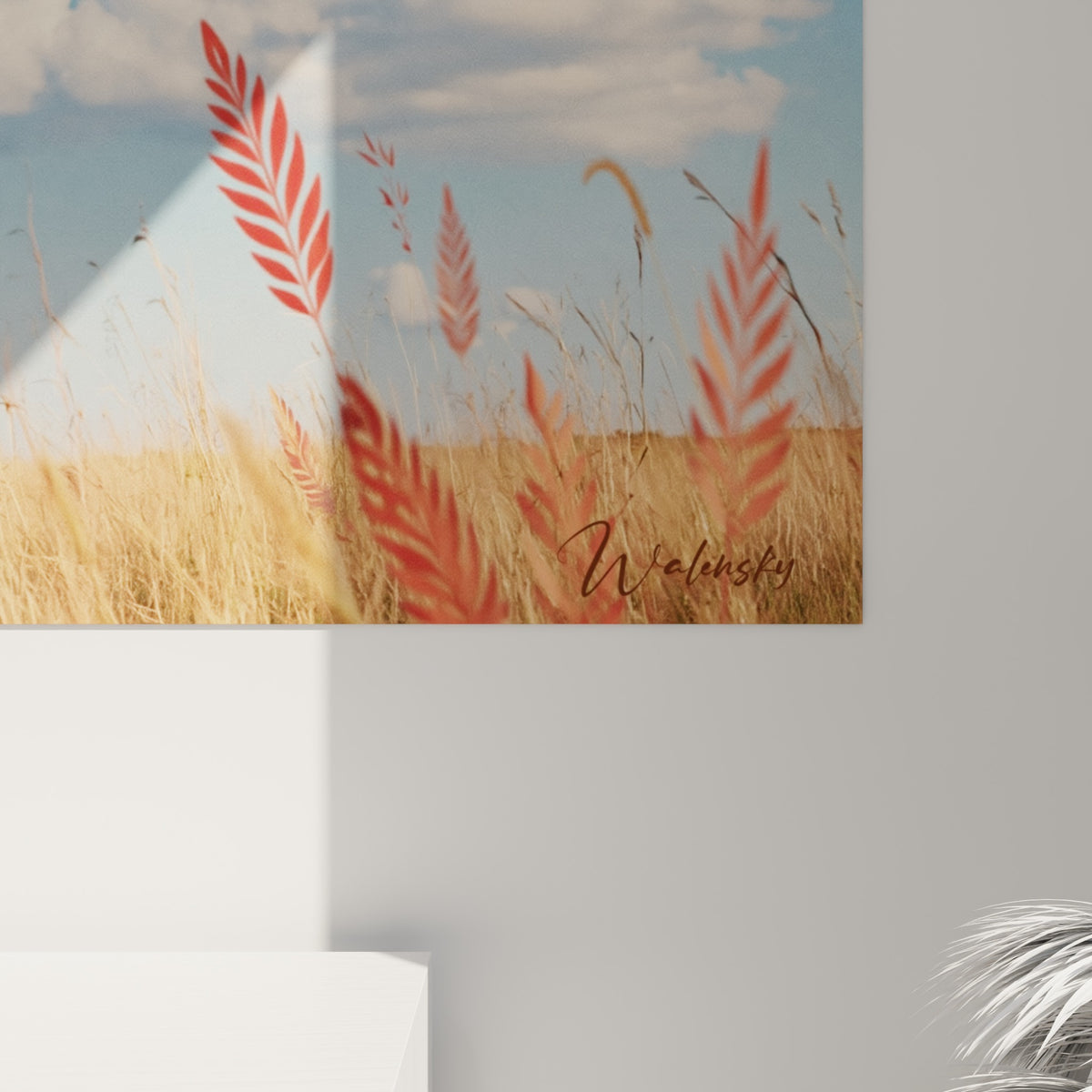 Détail des cornes et du pelage sombre du buffle, grain de l'impression sur fond bleu et corail