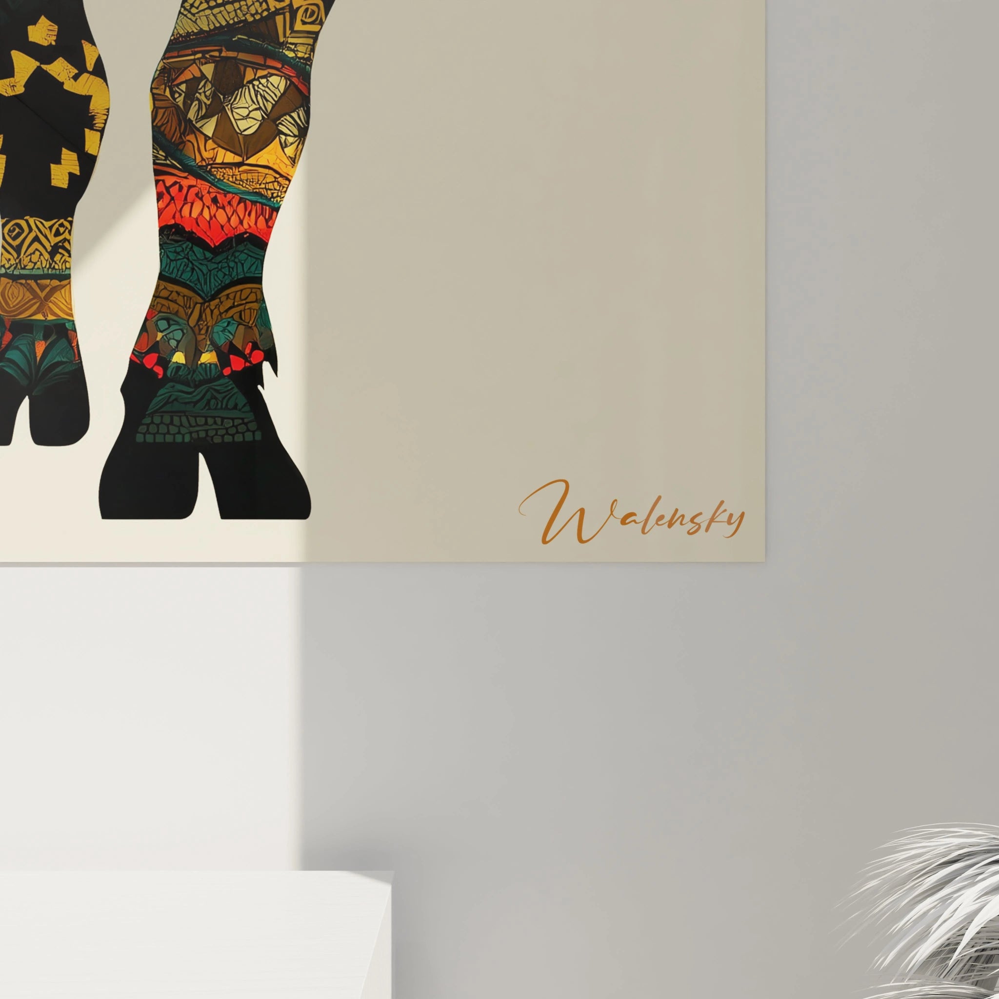 Tableau mural Walensky montrant pattes de buffle décorées de motifs colorés et ethniques, tableau buffle art tribal