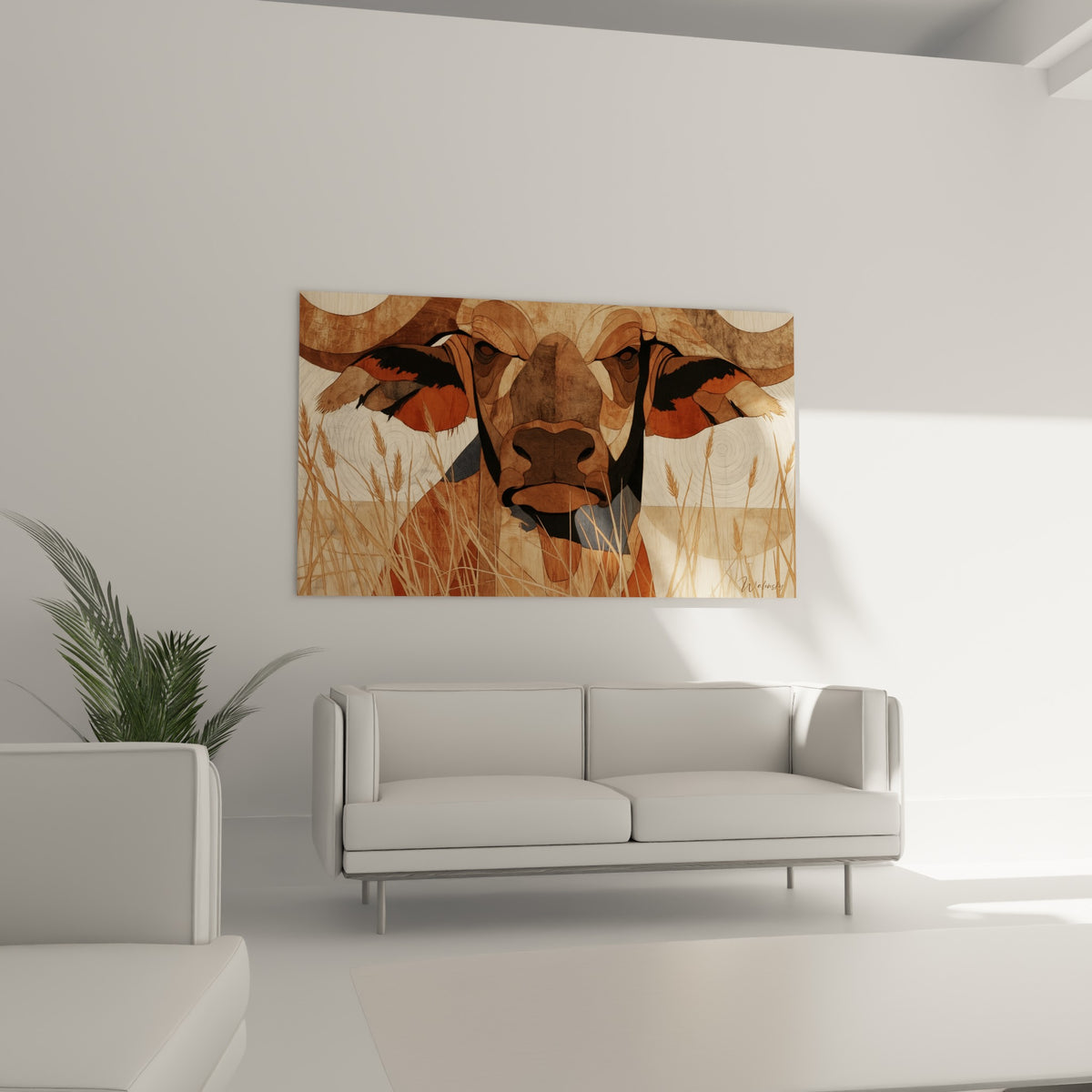 Regard perçant du buffle ocre et anthracite entouré d'herbes dorées, au-dessus d'un canapé dans un salon lumineux