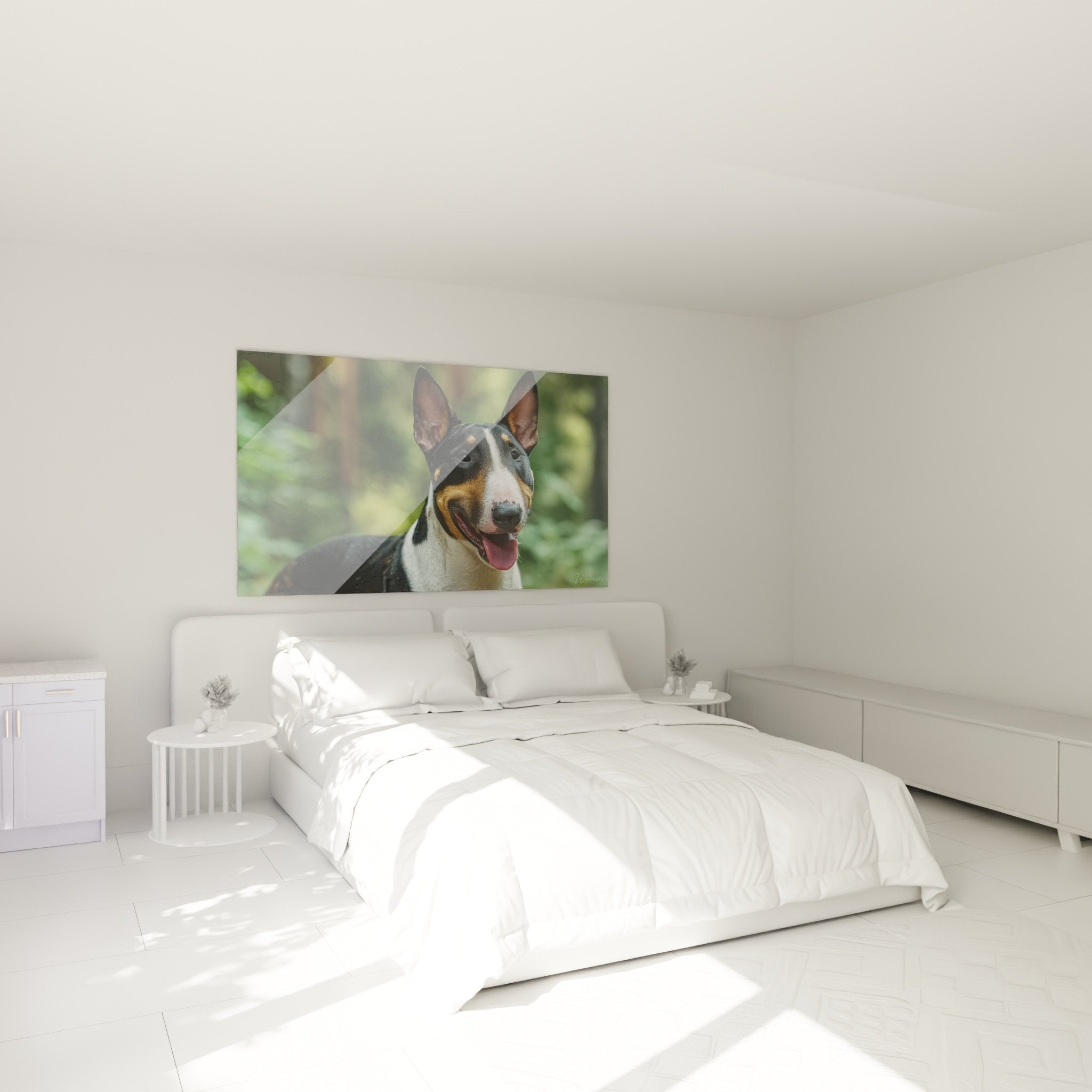 Dreifarbiges Bull Terrier Gemälde in modernem Schlafzimmer aufgehängt, Wanddekoration mit Hundemotiv