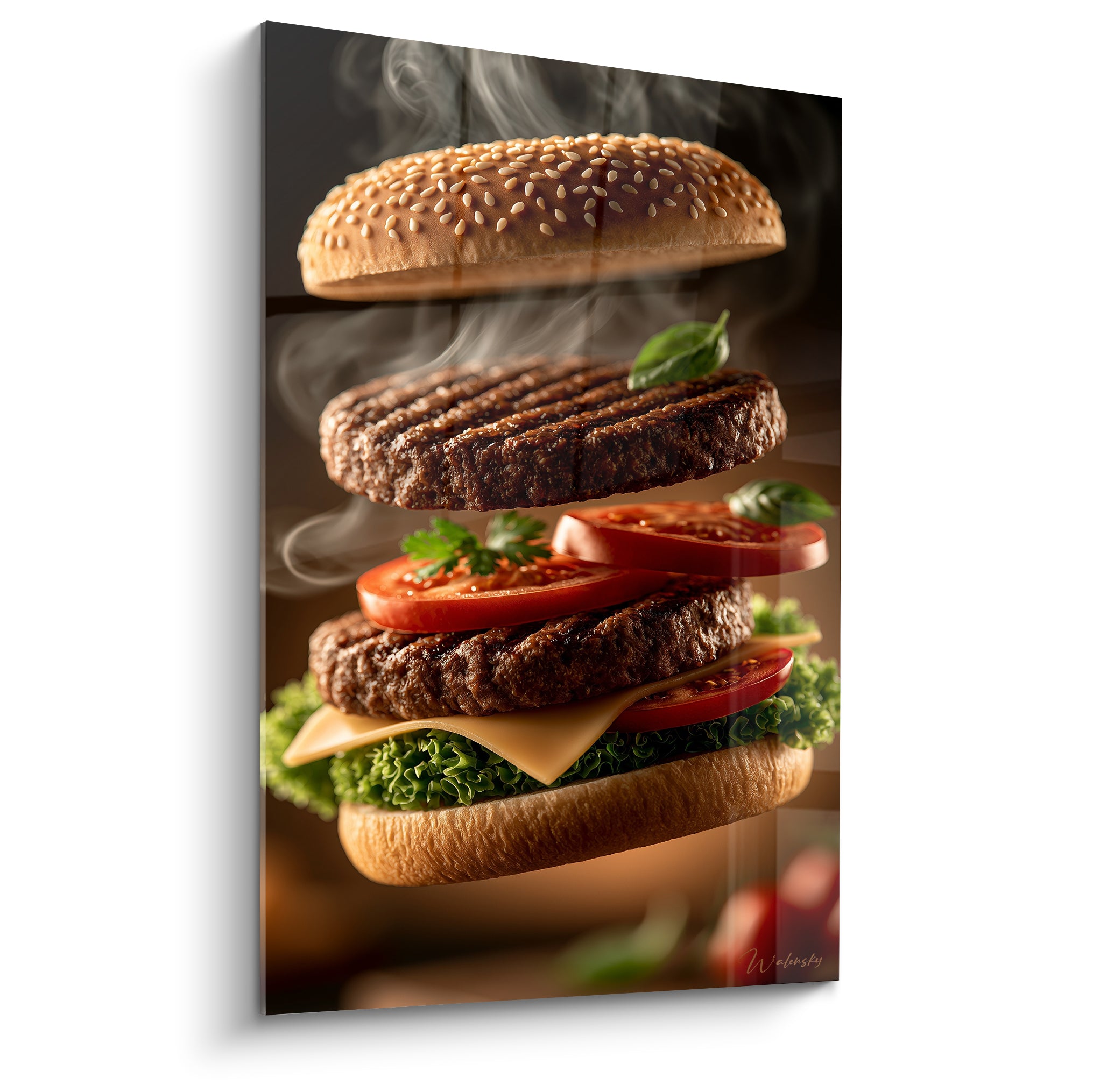 Burger déconstruit aux steaks bruns et tomates rouges sur fond anthracite fumant