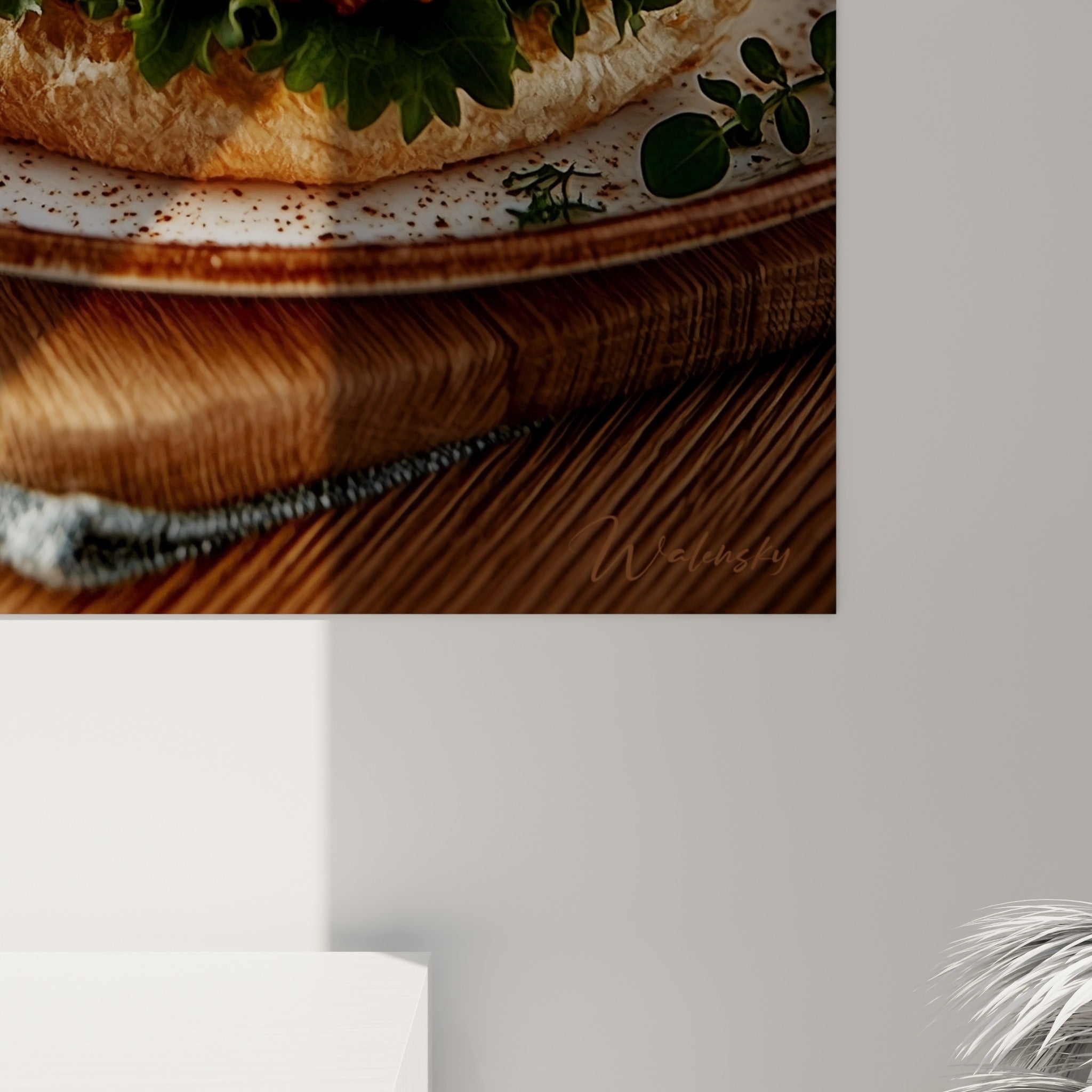Détail du pain doré aux graines de sésame et du fromage fondu ambre sur l'impression du tableau
