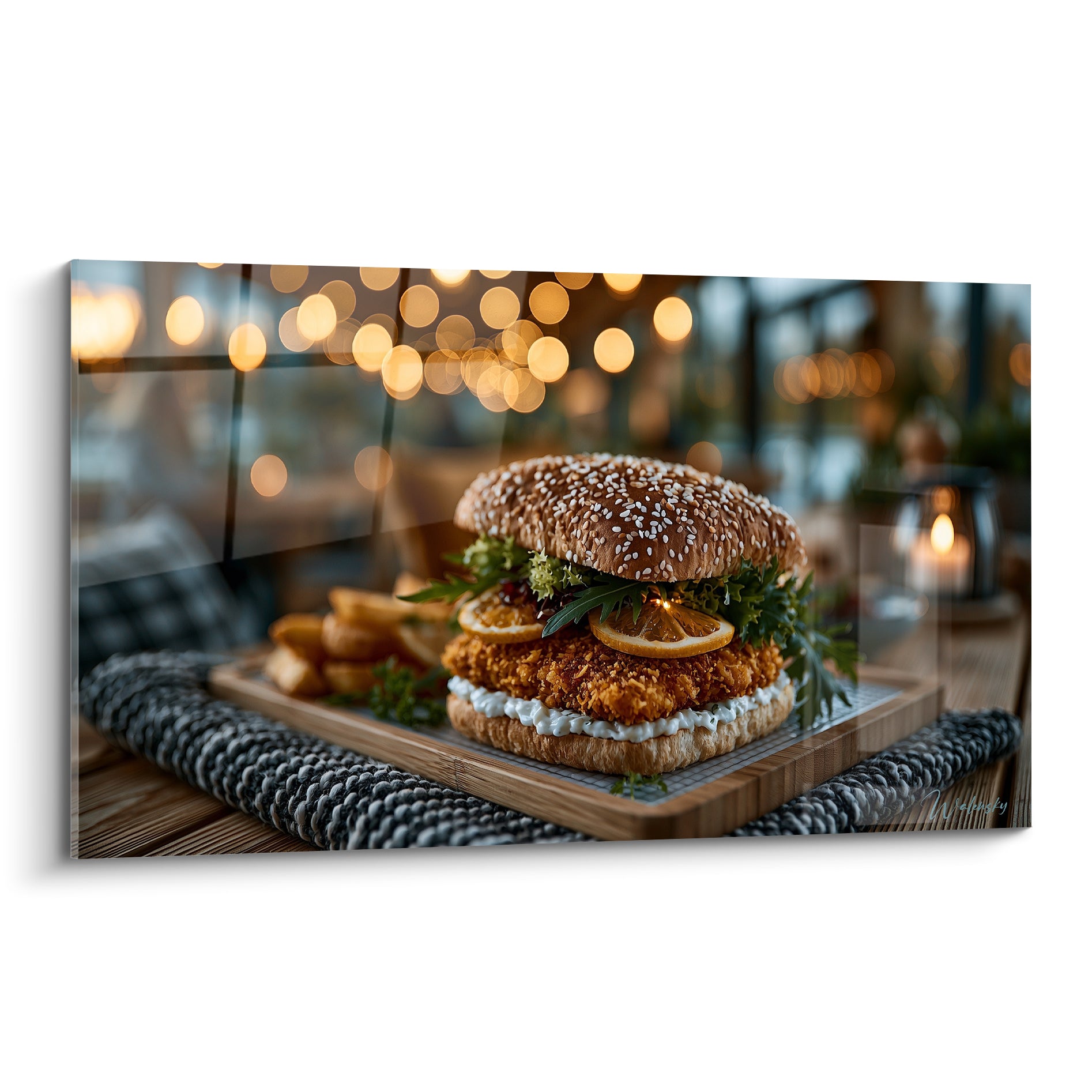 Burger doré au sésame et rondelles d'agrumes, panure brun torréfié, lumière bokeh ambrée en arrière-plan
