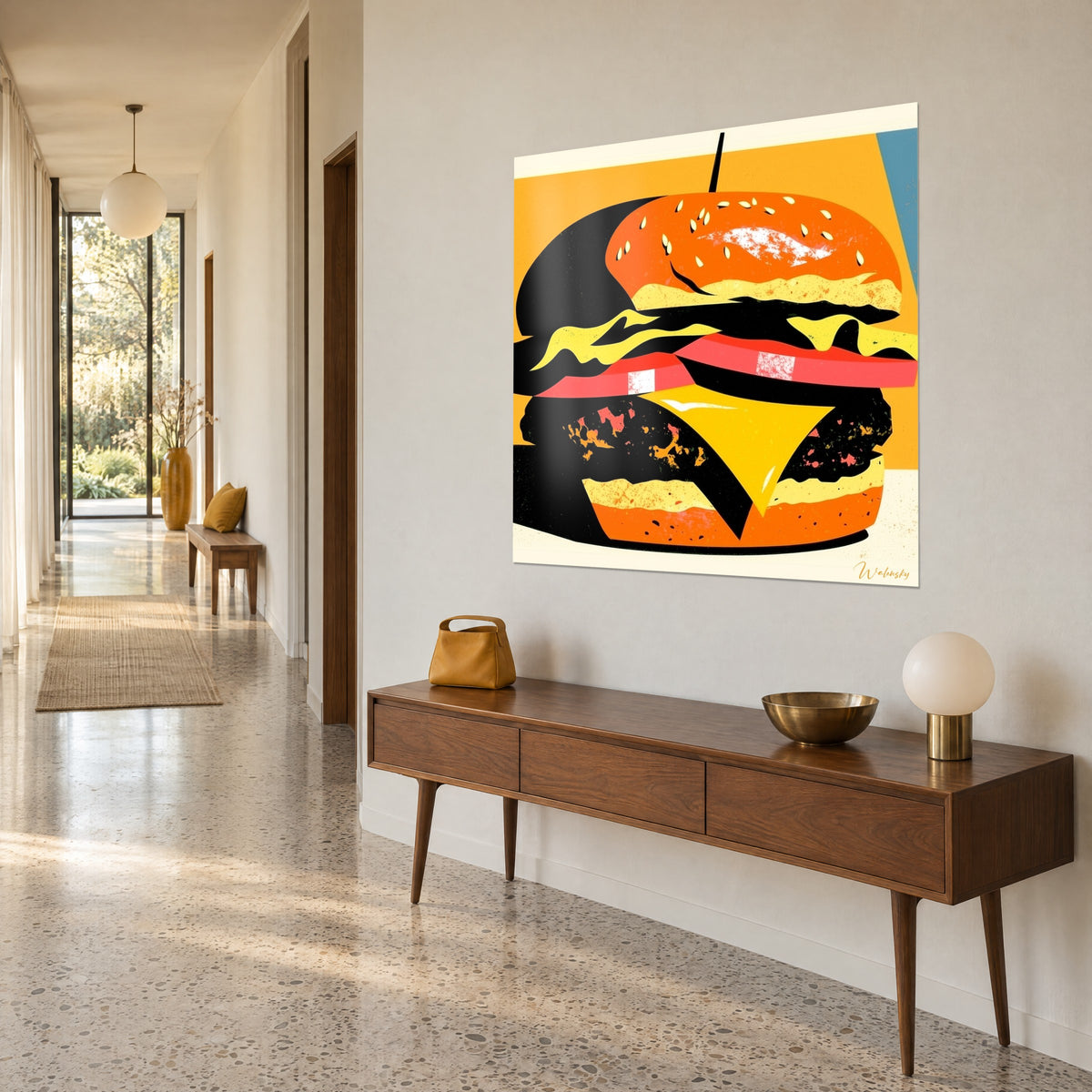Tableau cheeseburger stylisé en aplats noirs et orange, tomate rose et salade jaune, sur un couloir lumineux, vue de trois-quarts