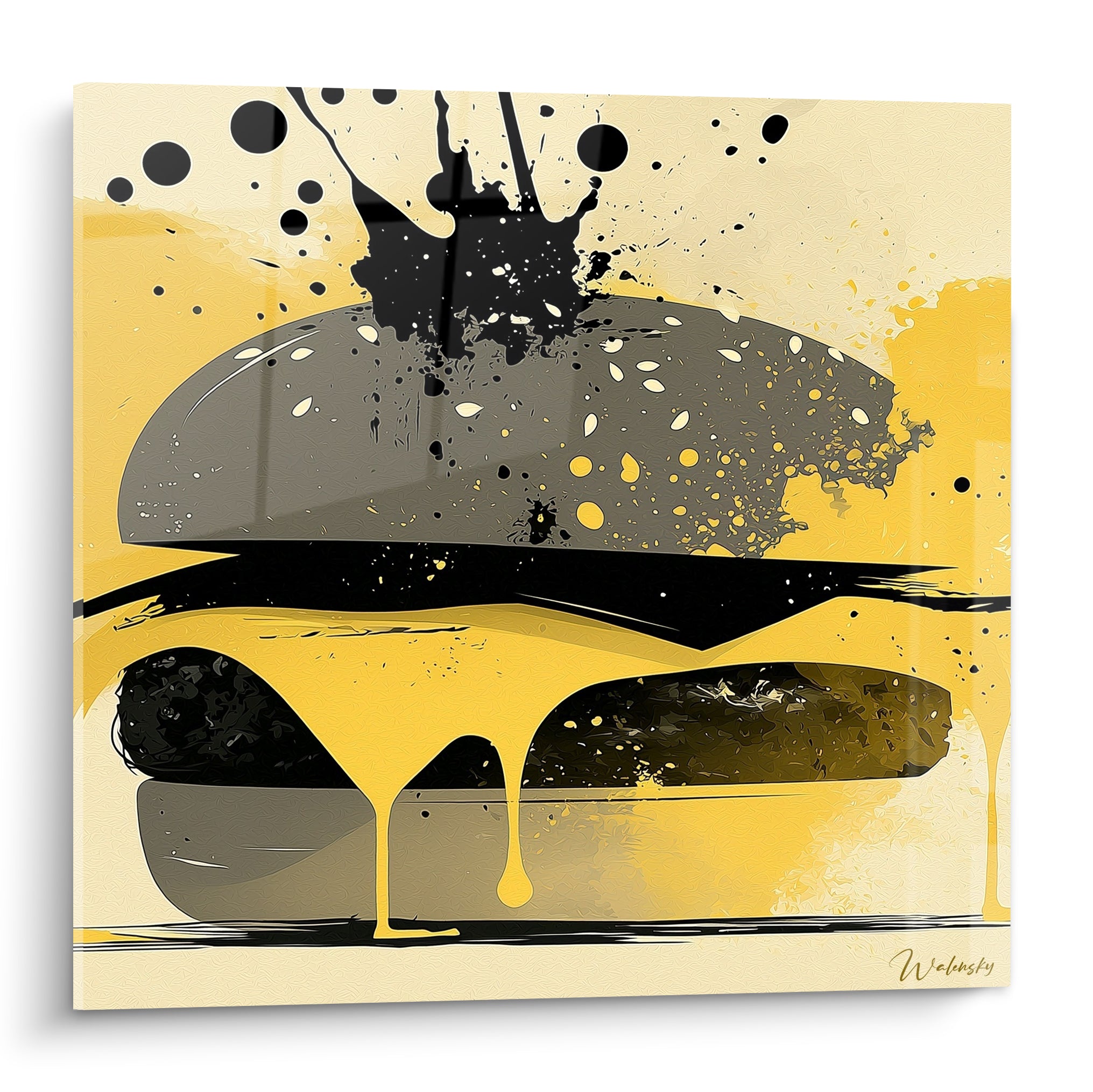 Burger éclaboussé de noir et jaune, pain anthracite et fromage fondant doré en pleine coulure