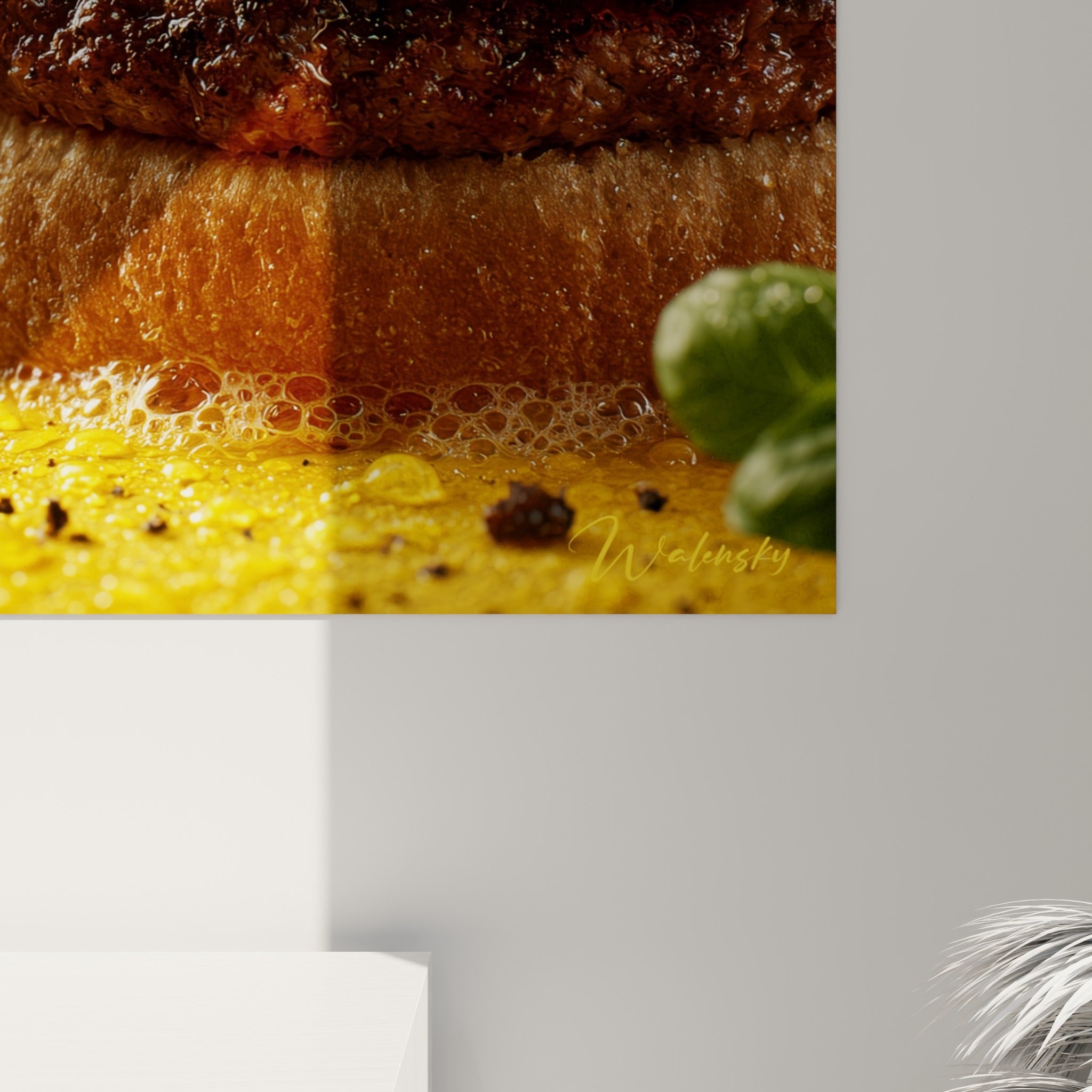 Gouttelettes scintillantes sur le pain doré et la tomate rouge d'un burger imprimé avec relief