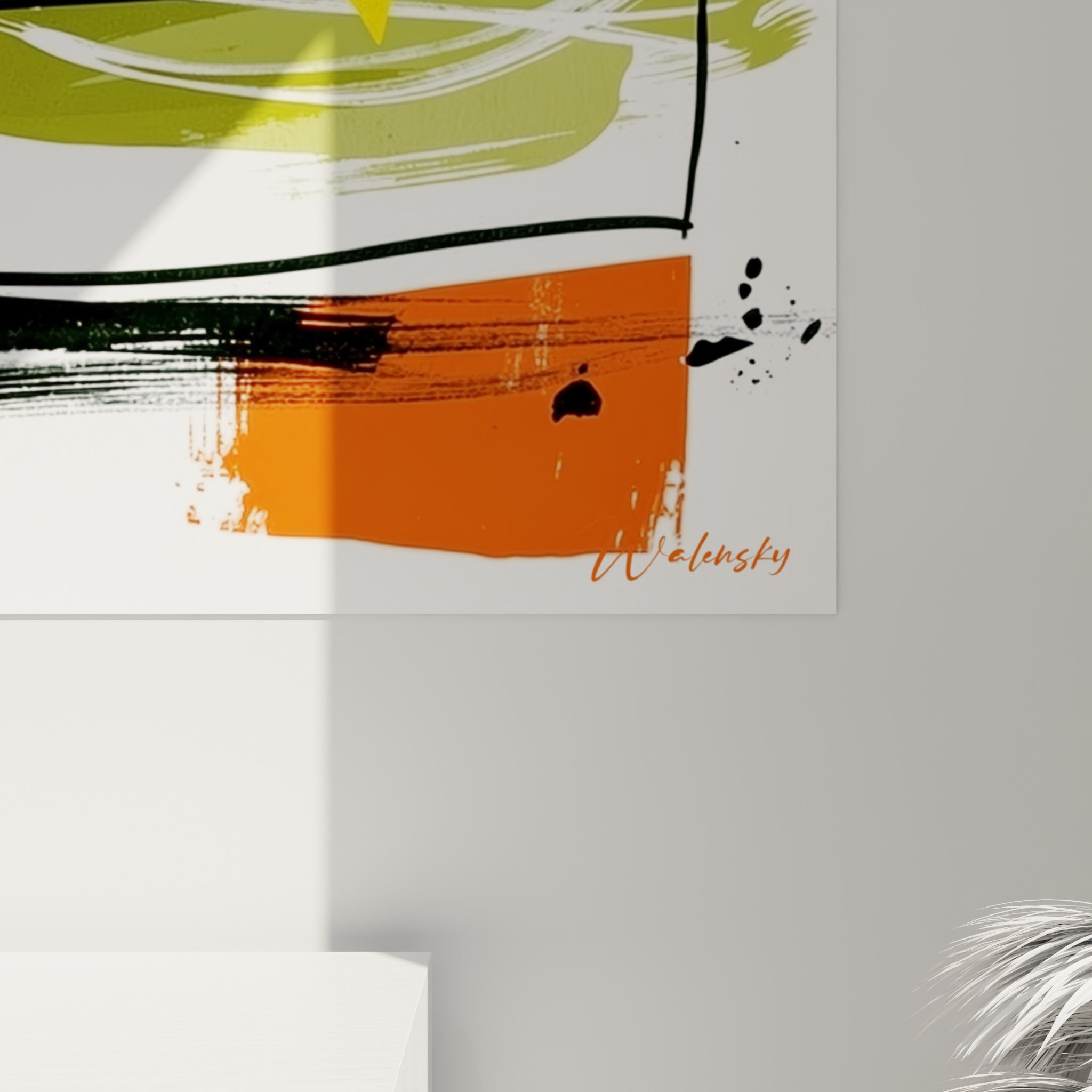 Empâtements noirs et coulures orange visibles sur la toile du burger accrochée au mur