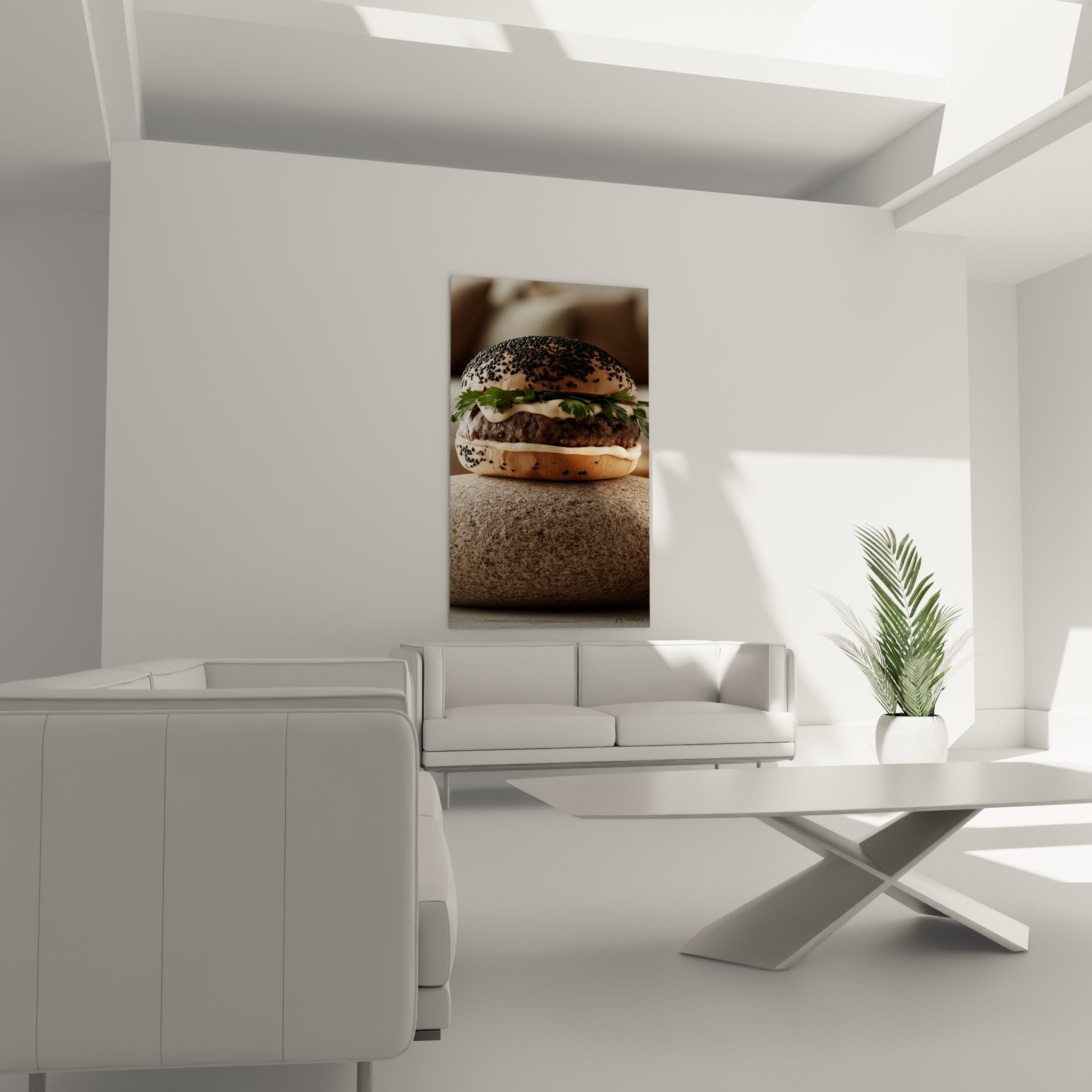 Sandwich généreux à la viande grillée et sauce blanche accroché au-dessus d'un canapé dans un salon lumineux