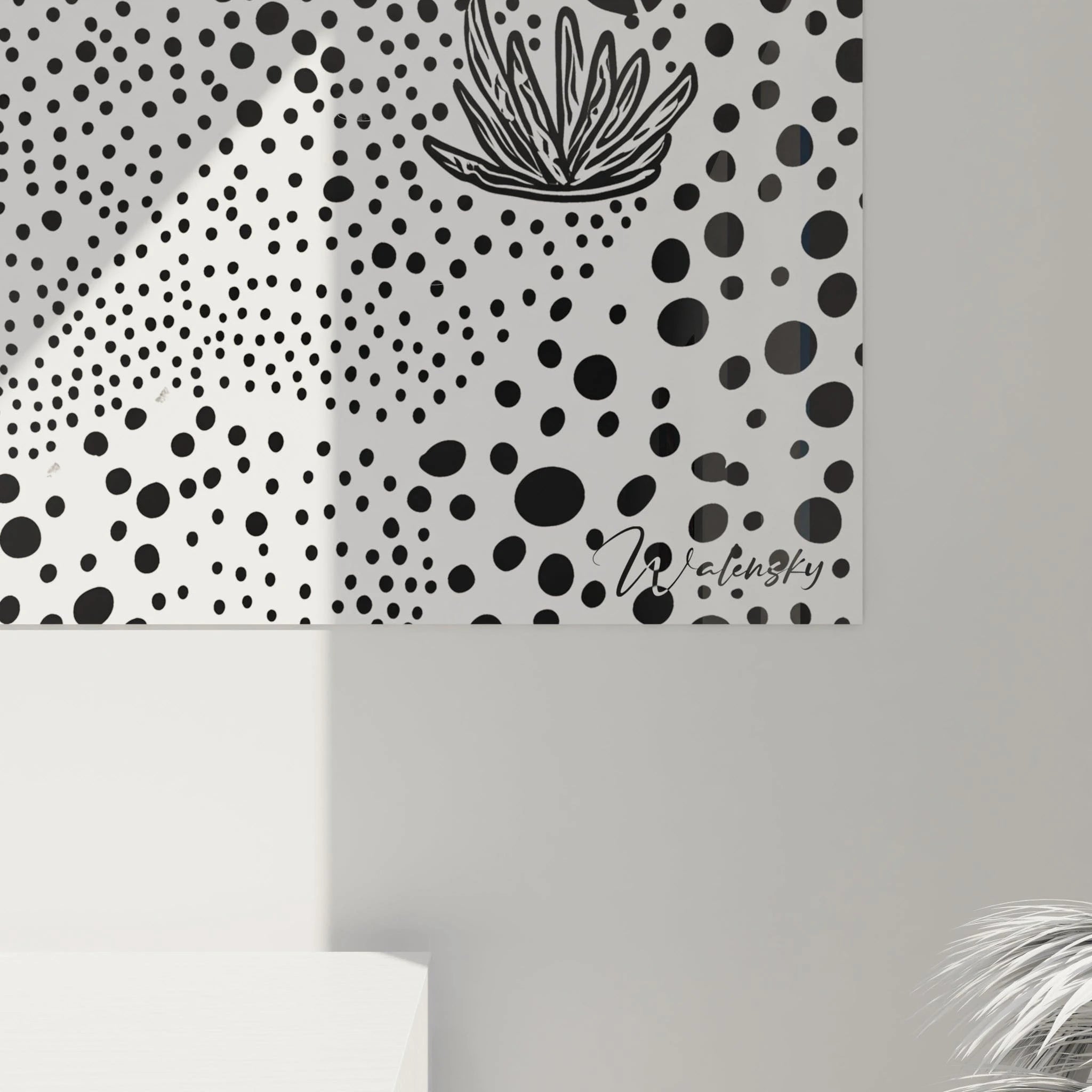 Tableau moderne tacheté noir et blanc de Walensky avec motif abstrait et plantes stylisées